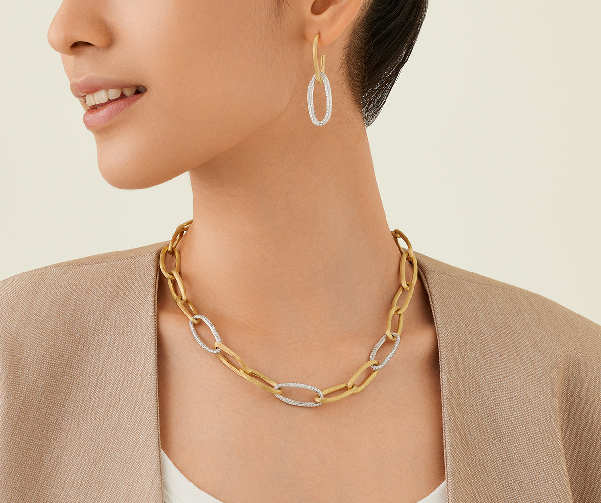 18kt yellow gold elongated link necklace with pavé diamond links
