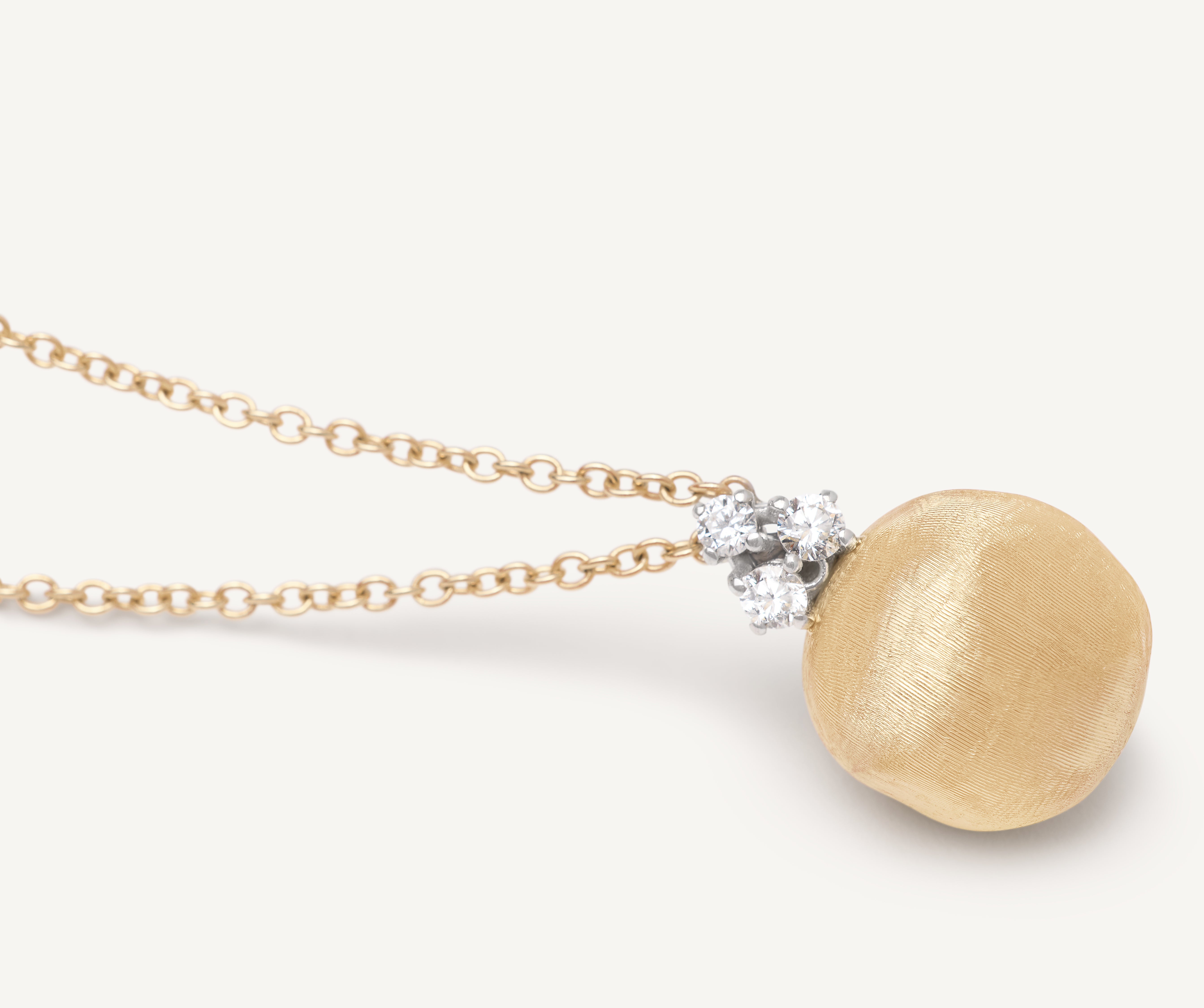 18K Yellow Gold Pendant Necklace With Diamonds