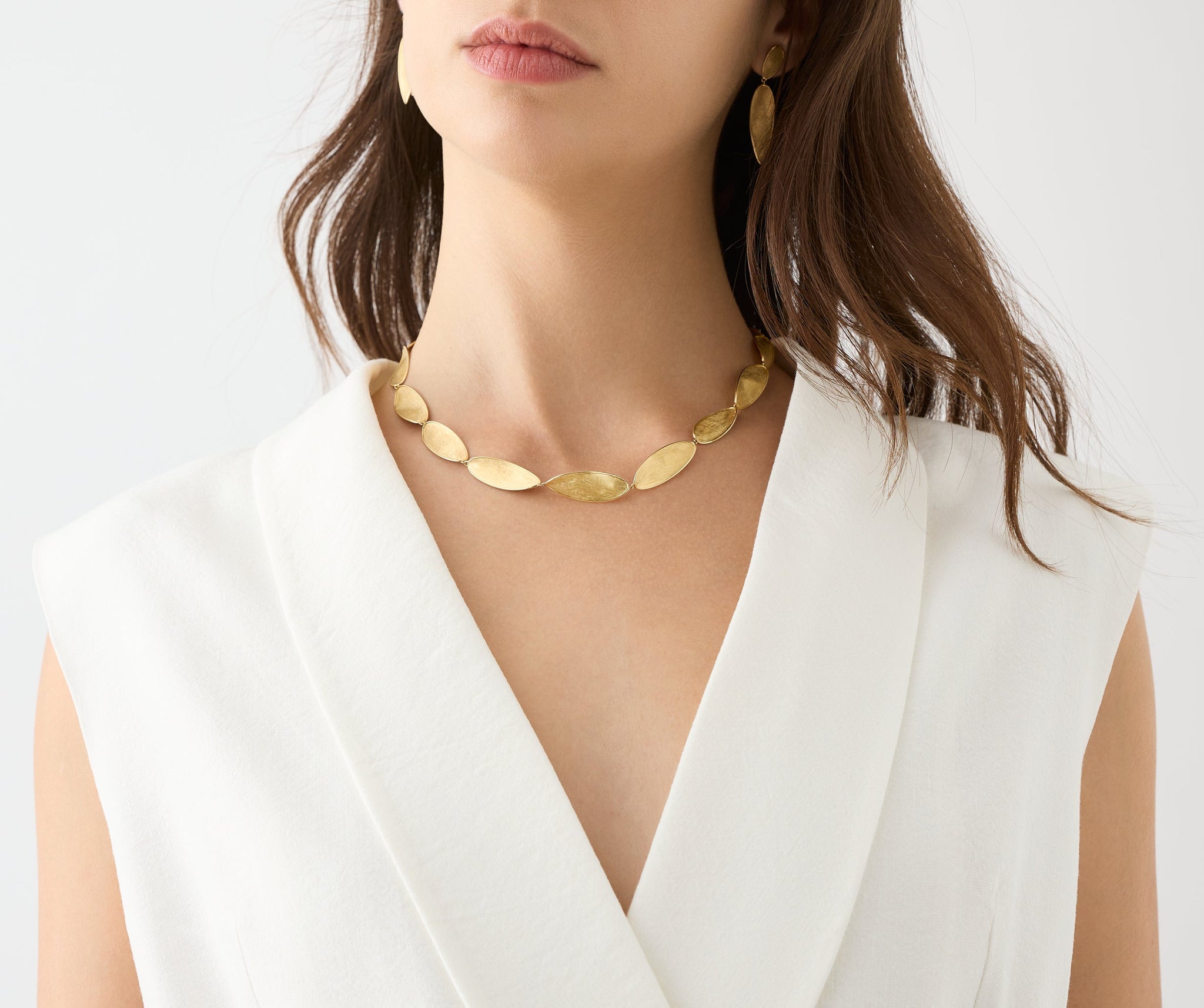 18kt yellow gold leaf necklace