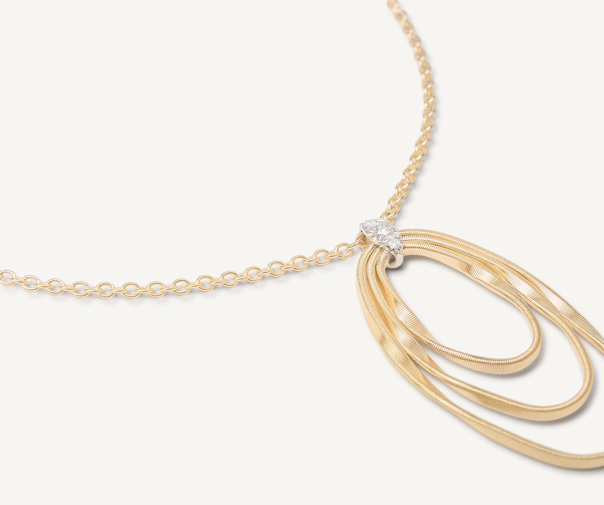 Pendant necklace with diamond elements