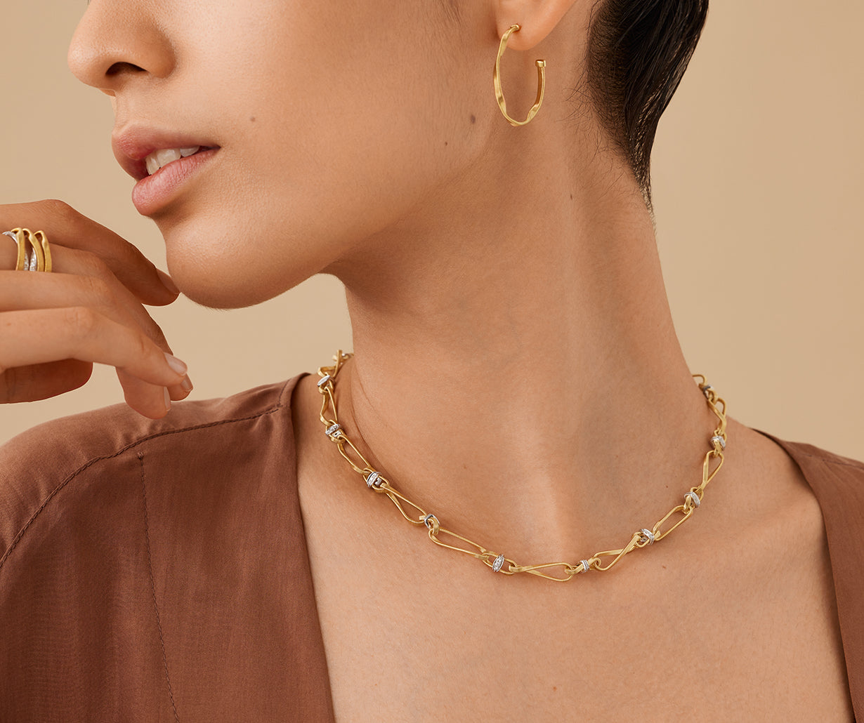 18kt yellow gold twisted coil link necklace with diamonds