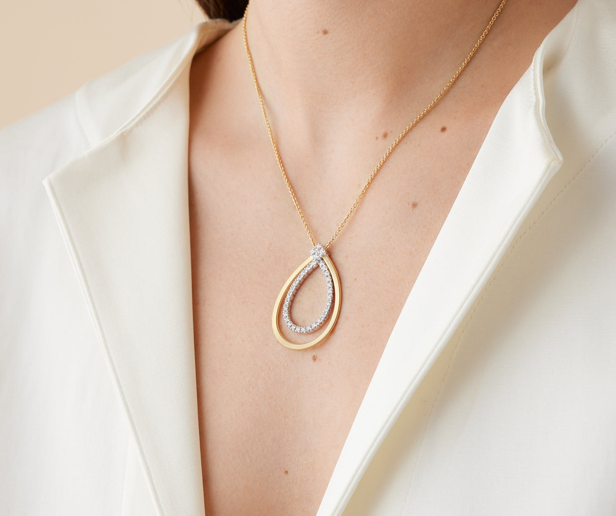 18K Yellow Gold Pendant Necklace With Diamonds