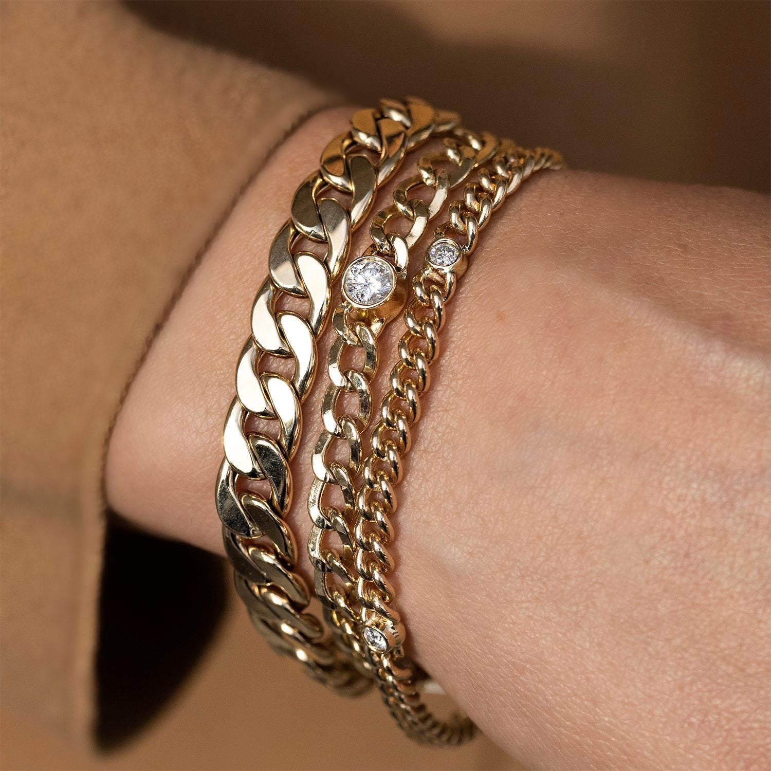 14k Gold Curb Chain Bracelet with 4 Bezel Diamonds BG000844
