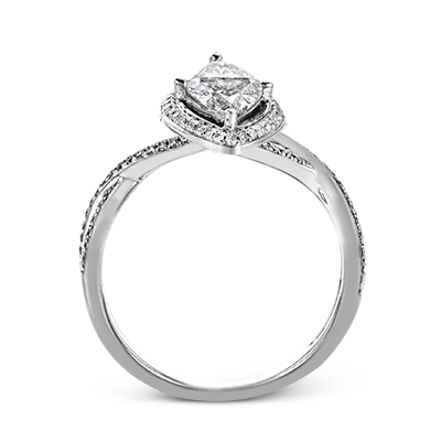 engagement-ring-in-18k-gold-with-diamonds