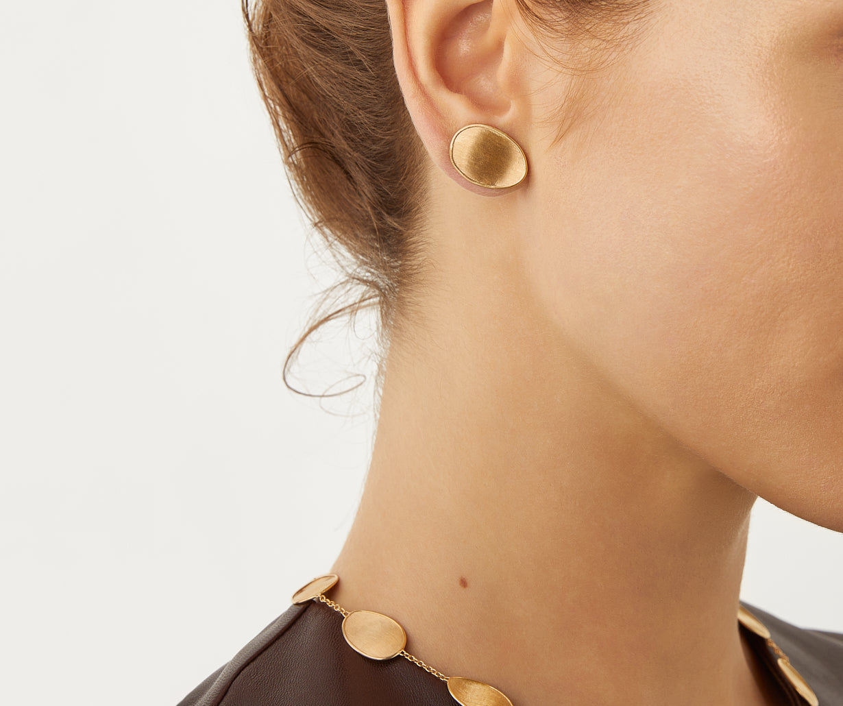 Gold stud earrings, small