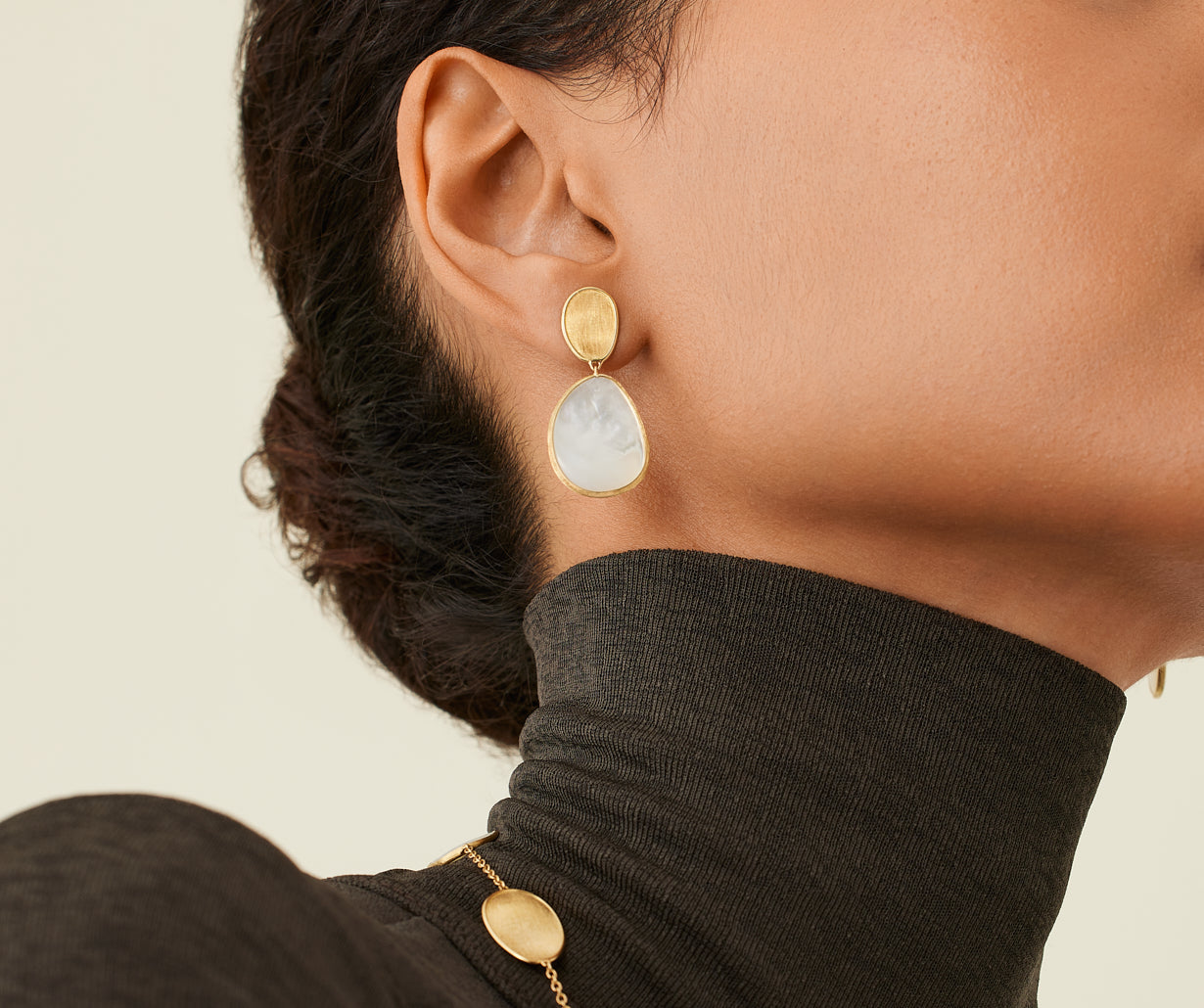 Chandelier earrings with white mother-of-pearl