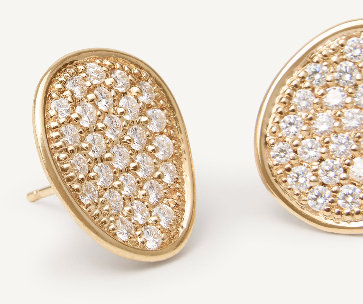 Stud earrings with diamonds