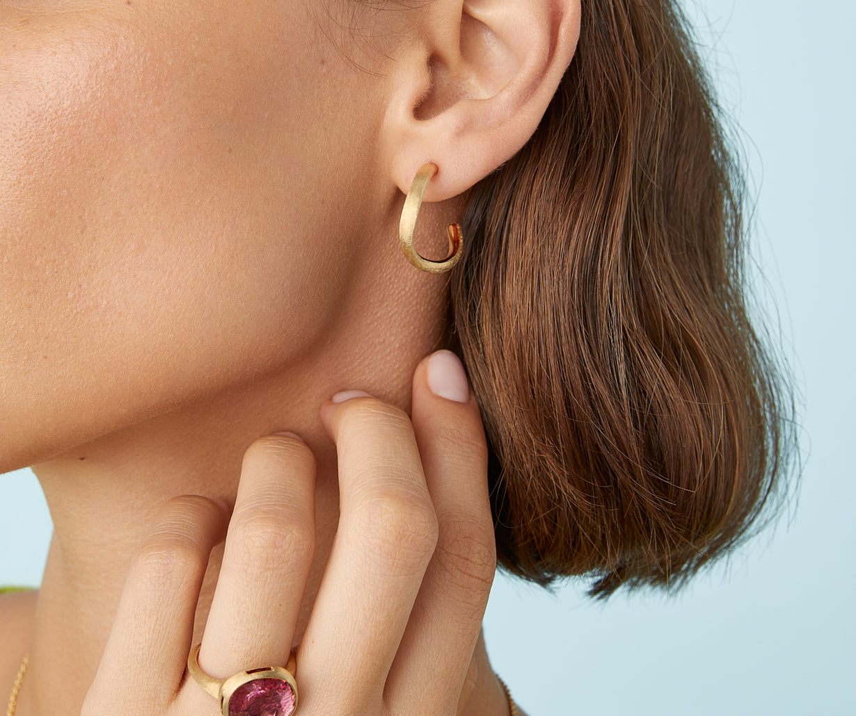 Gold hoop earrings, medium