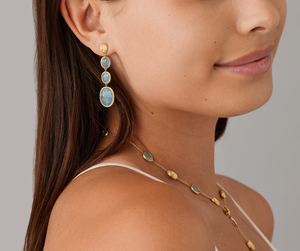 18kt yellow gold pendant earring with aquamarines