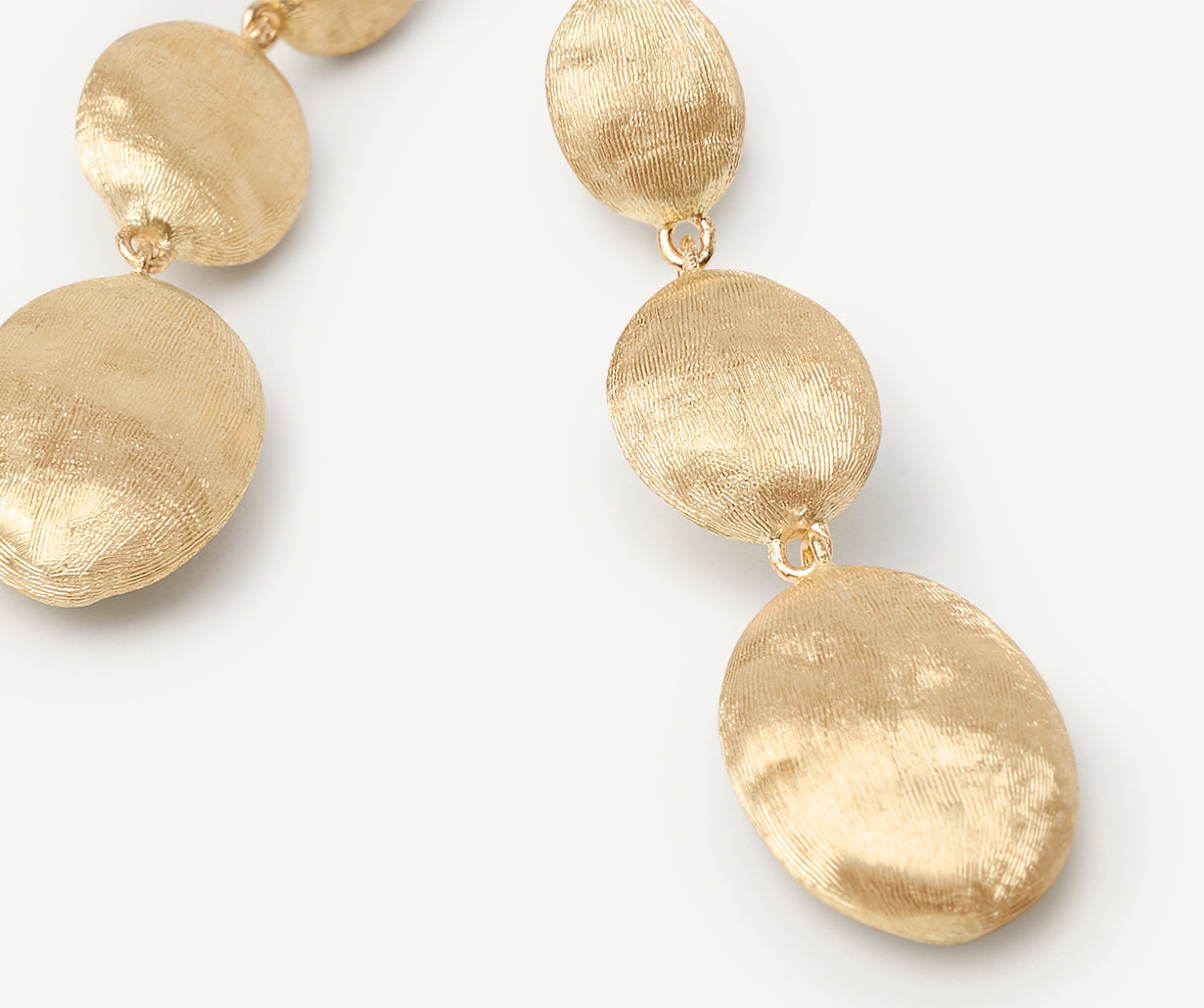Gold triple earrings with oval elements