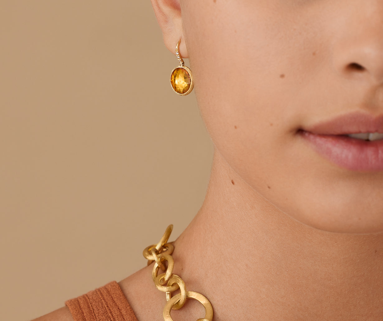 18kt yellow gold diamond-studded citrine quartz earrings