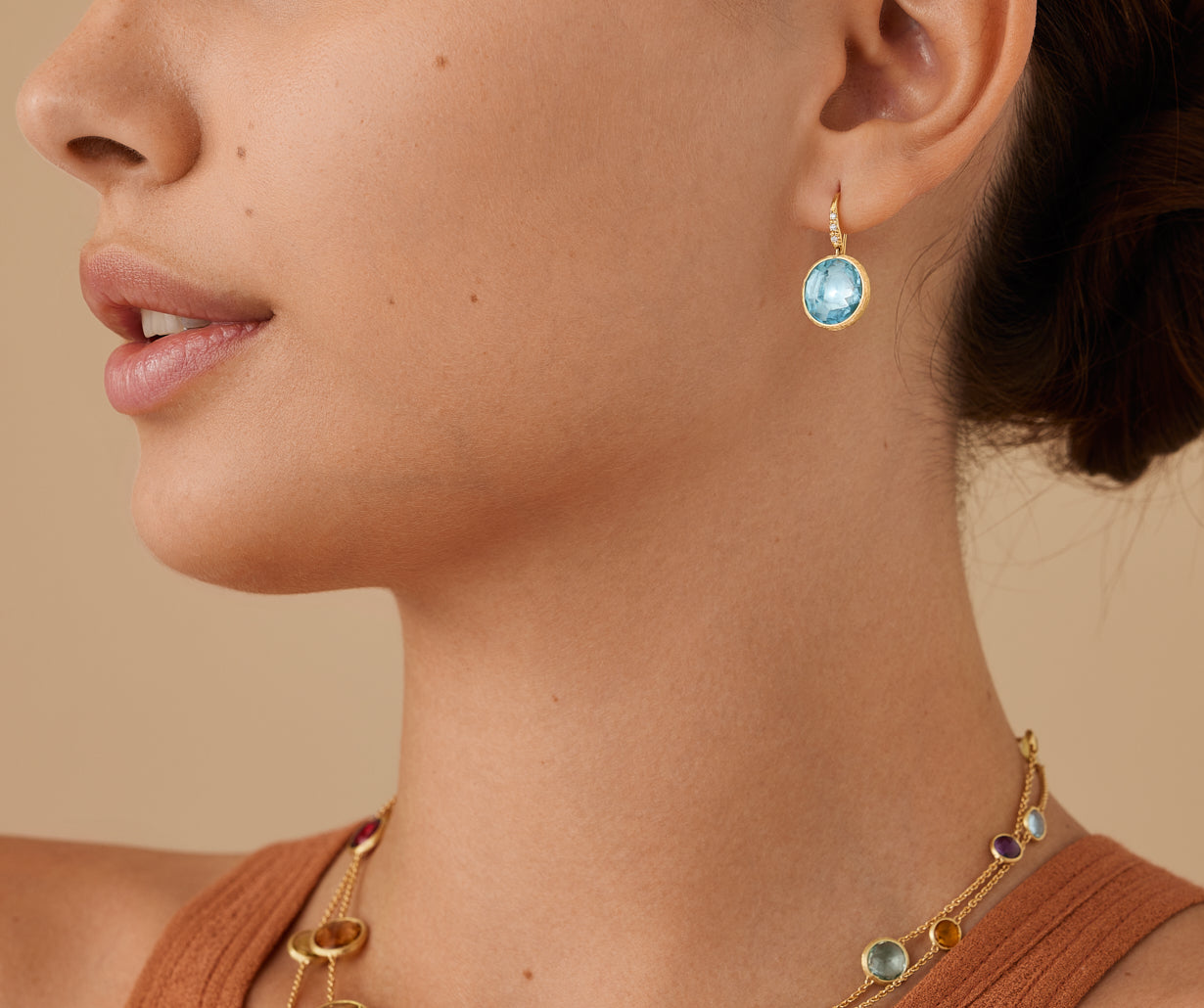 18kt yellow gold ring diamond-studded earrings with sky topaz