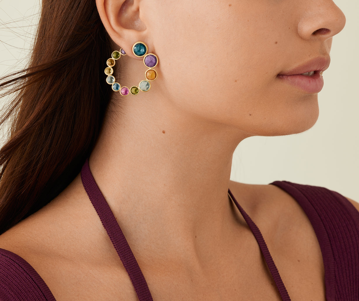 18kt yellow gold earrings with multicolor gems