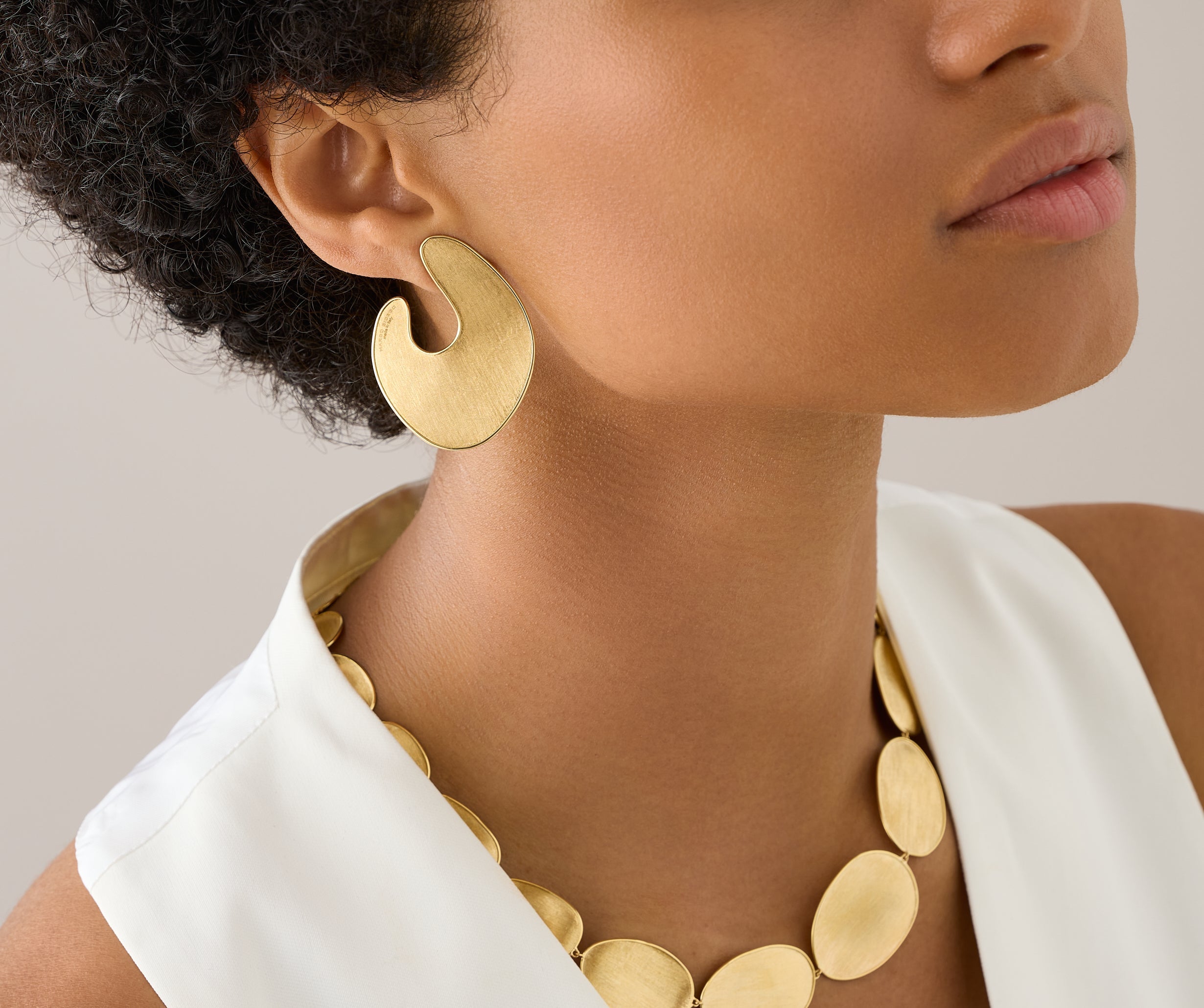 18kt yellow gold irregular leaf earrings