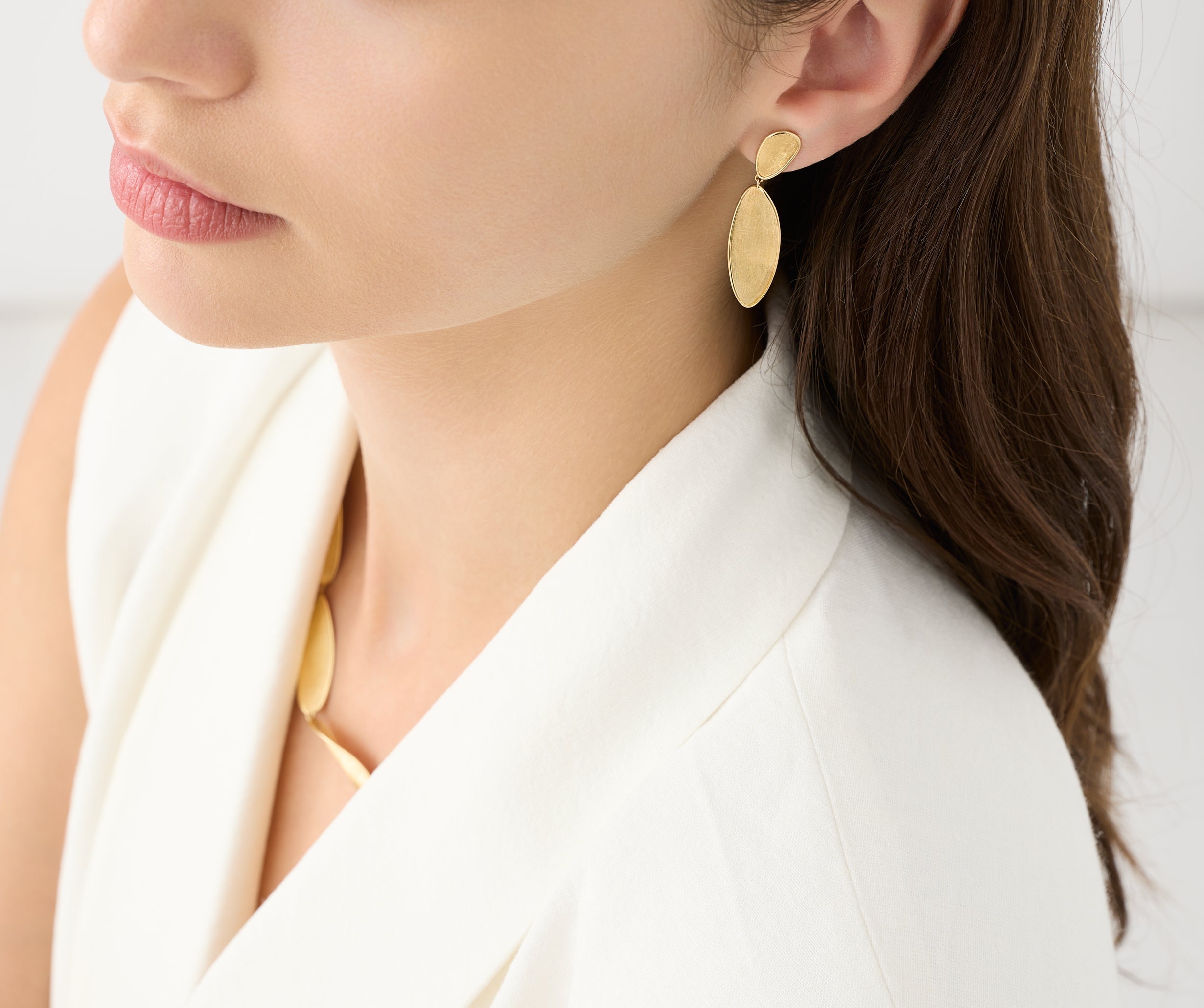 18kt yellow gold pendant leaf earrings