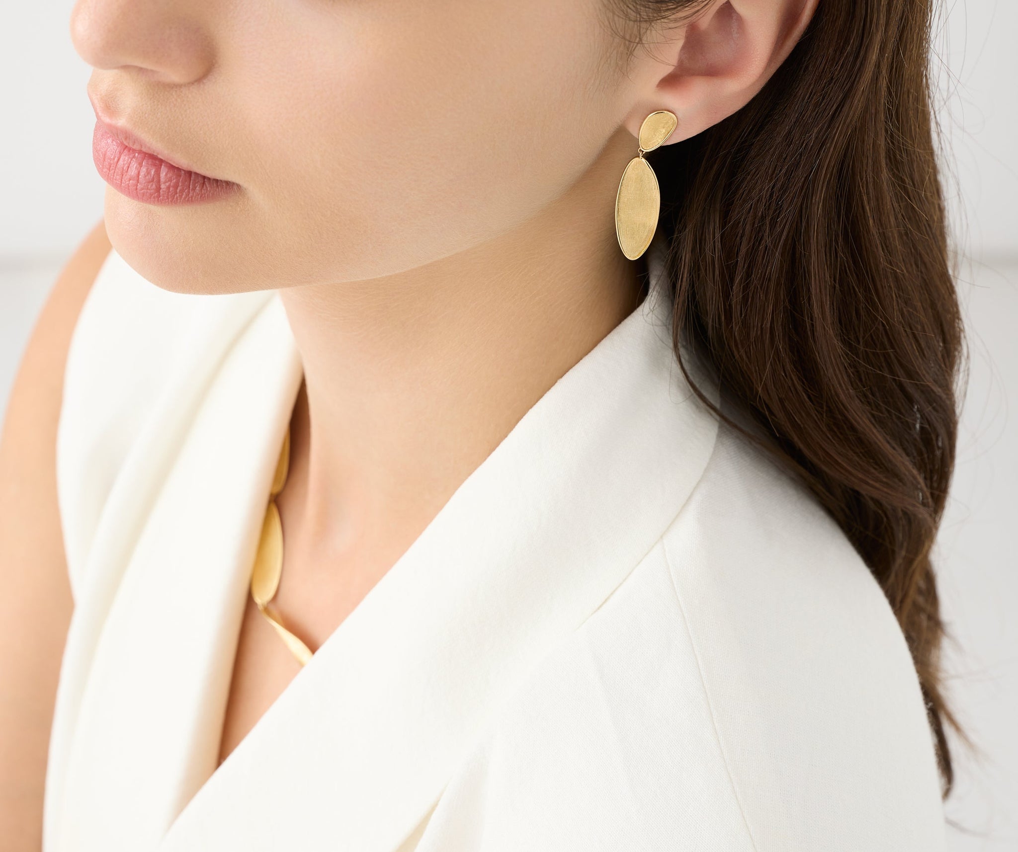 18kt yellow gold pendant leaf earrings