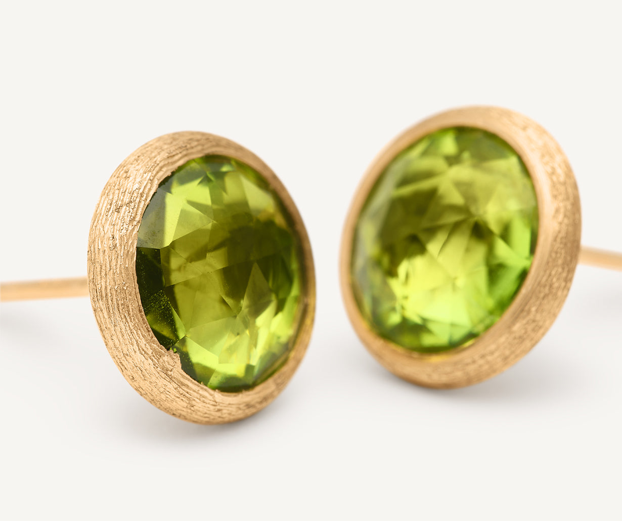 18kt yellow gold stud earrings with peridot, small model