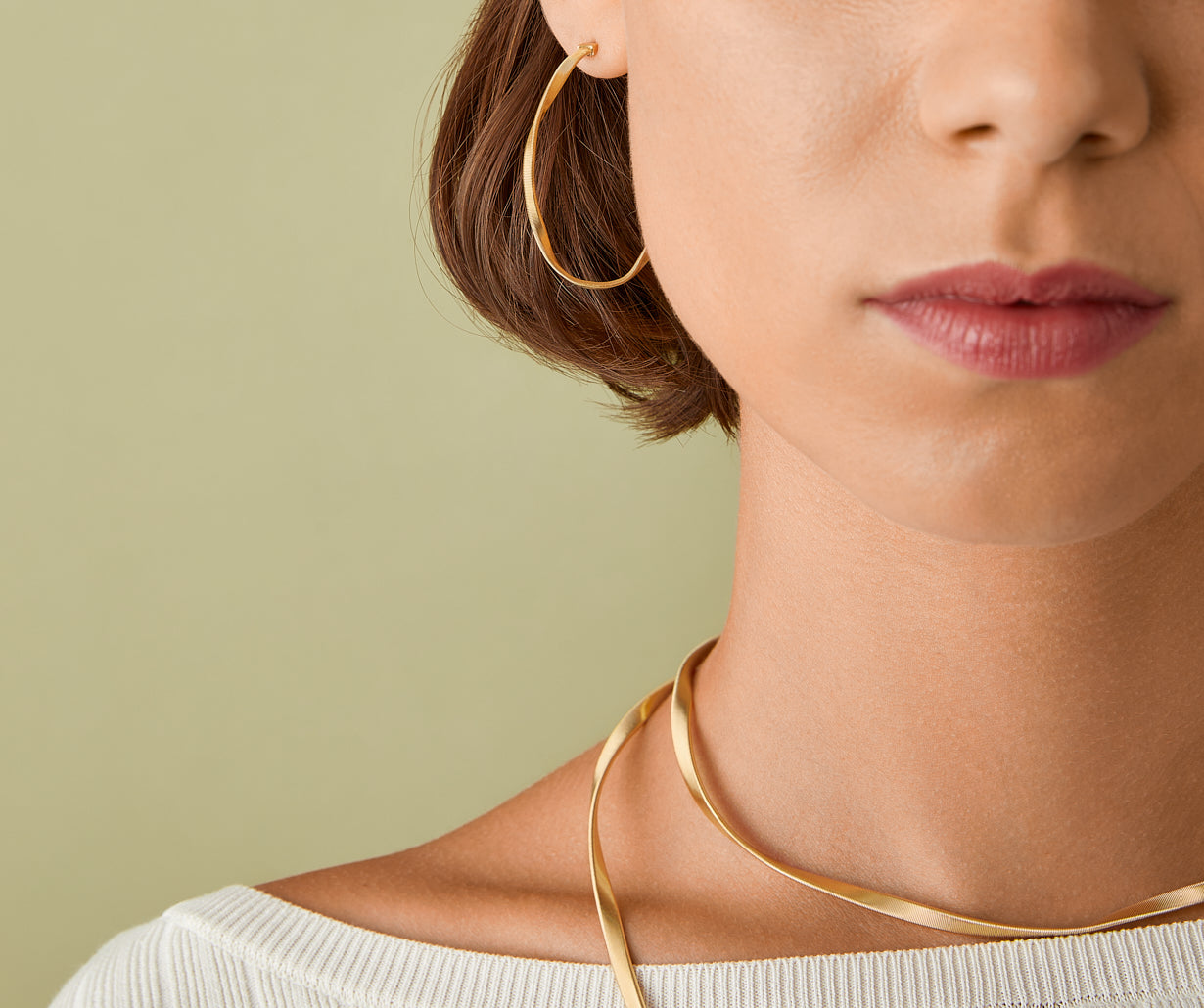 Gold hoop earrings, medium