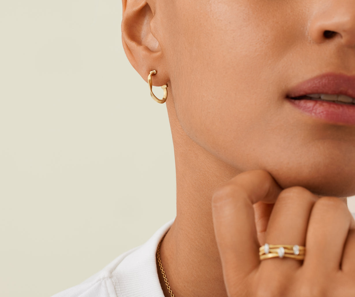 18kt yellow gold hoop earrings