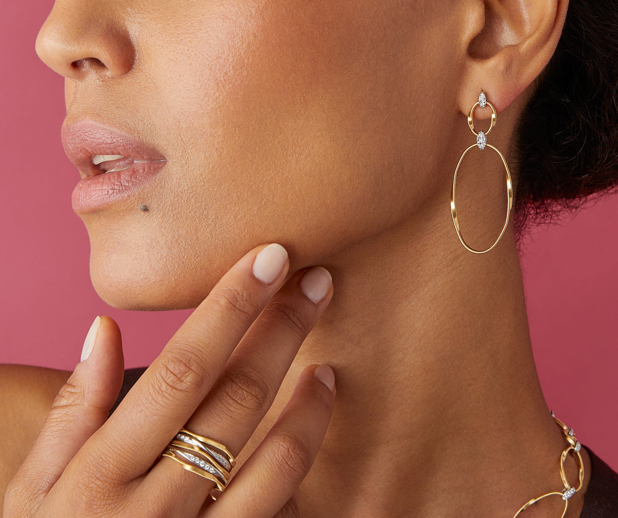 Gold earrings with diamonds