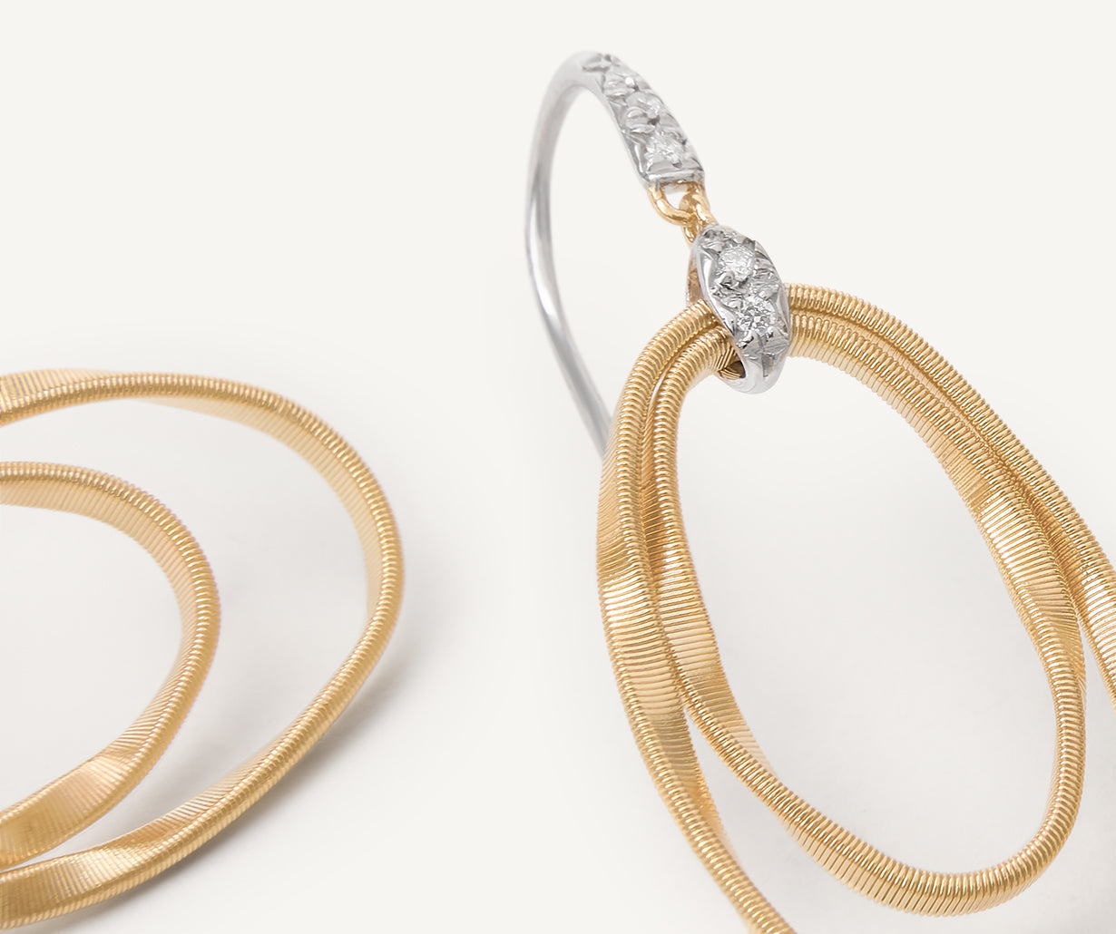 Diamond-studded earrings with ovals