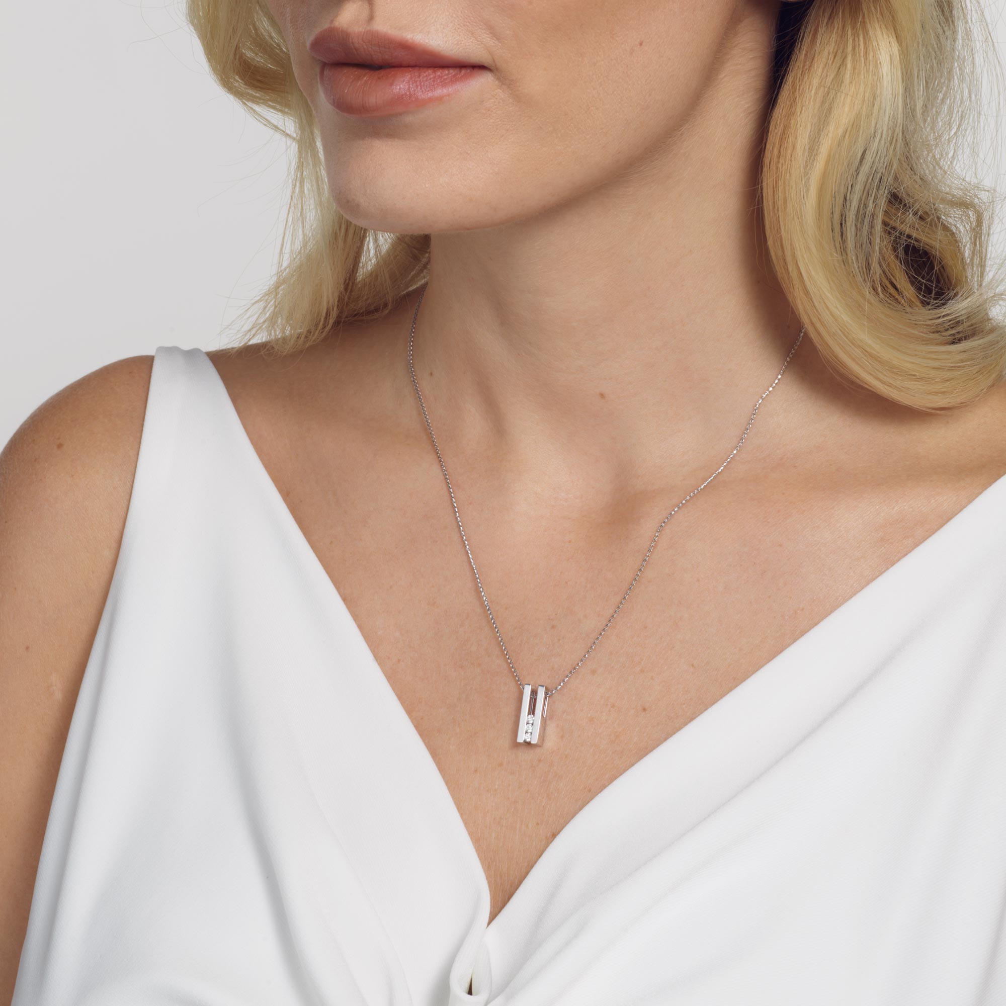 Lines Small Three-Diamond Pendant Necklace