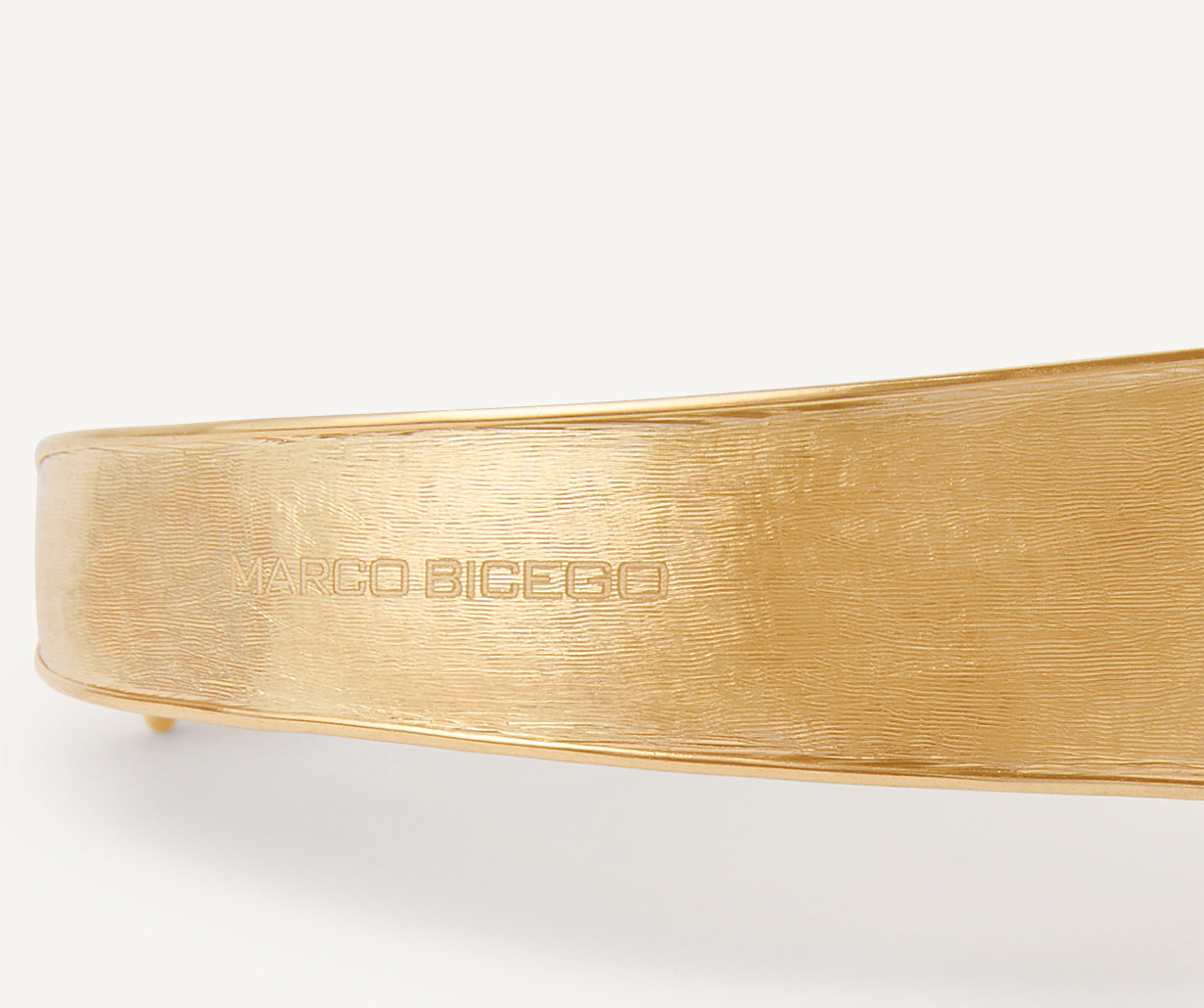 Medium-width bangle