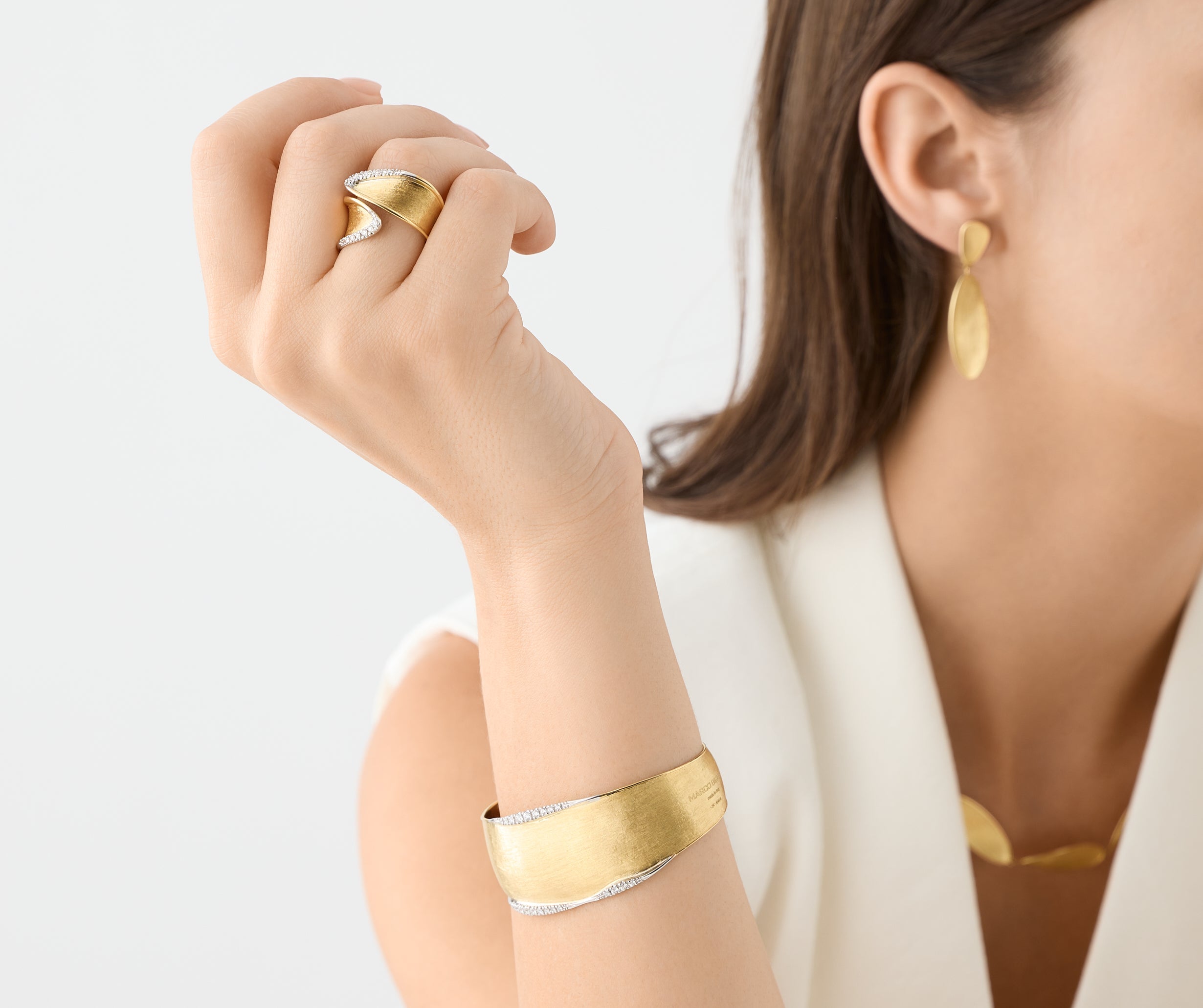 18kt yellow gold bangle with diamond pav��, large