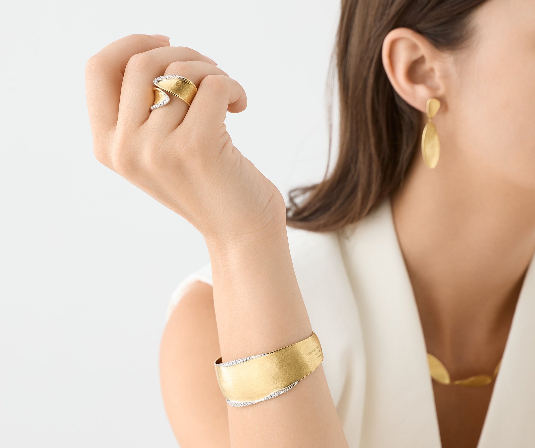 18kt yellow gold bangle with diamond pav��, large