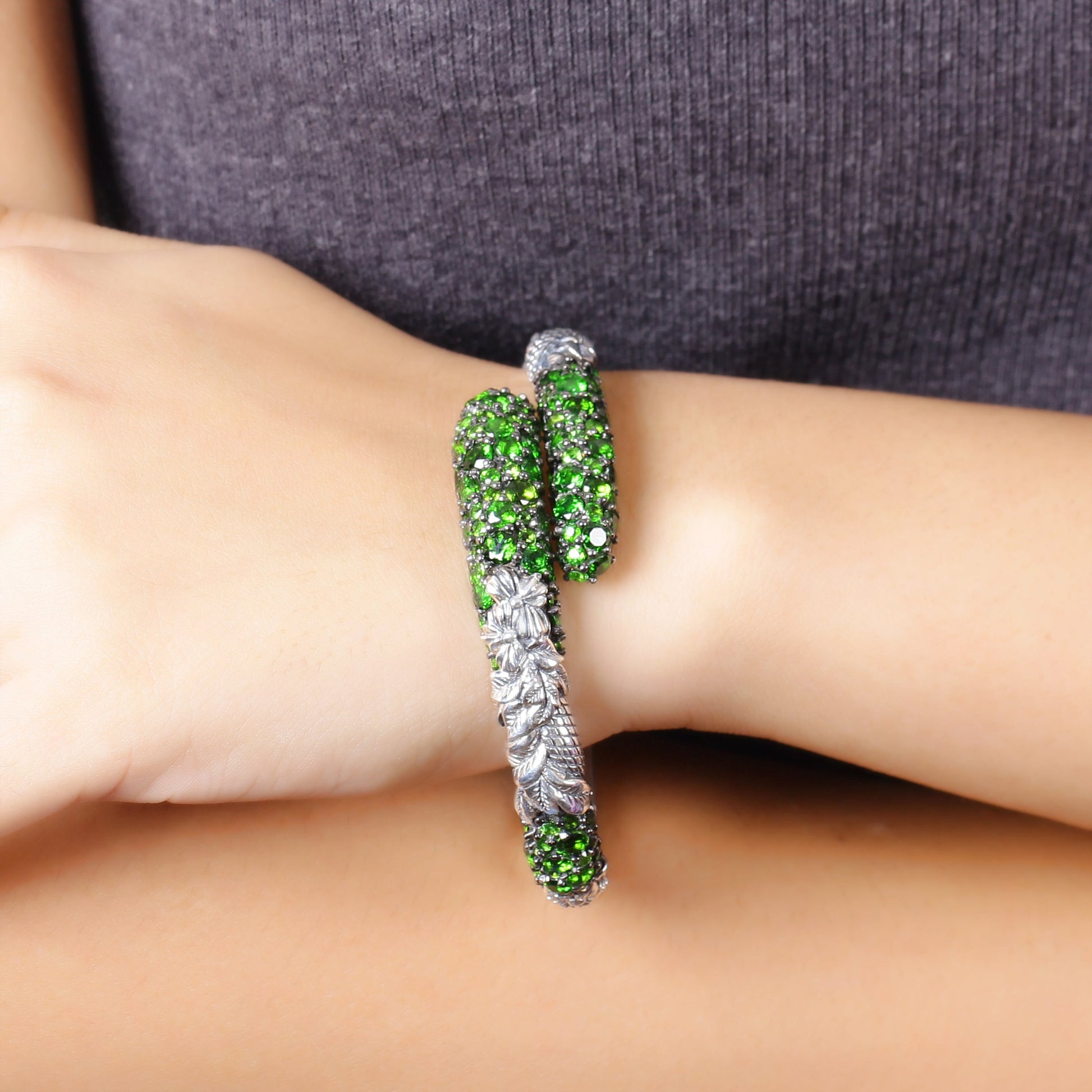 garden-of-stephen-faceted-chrome-diopside-open-and-close-bangle-in-sterling-silver