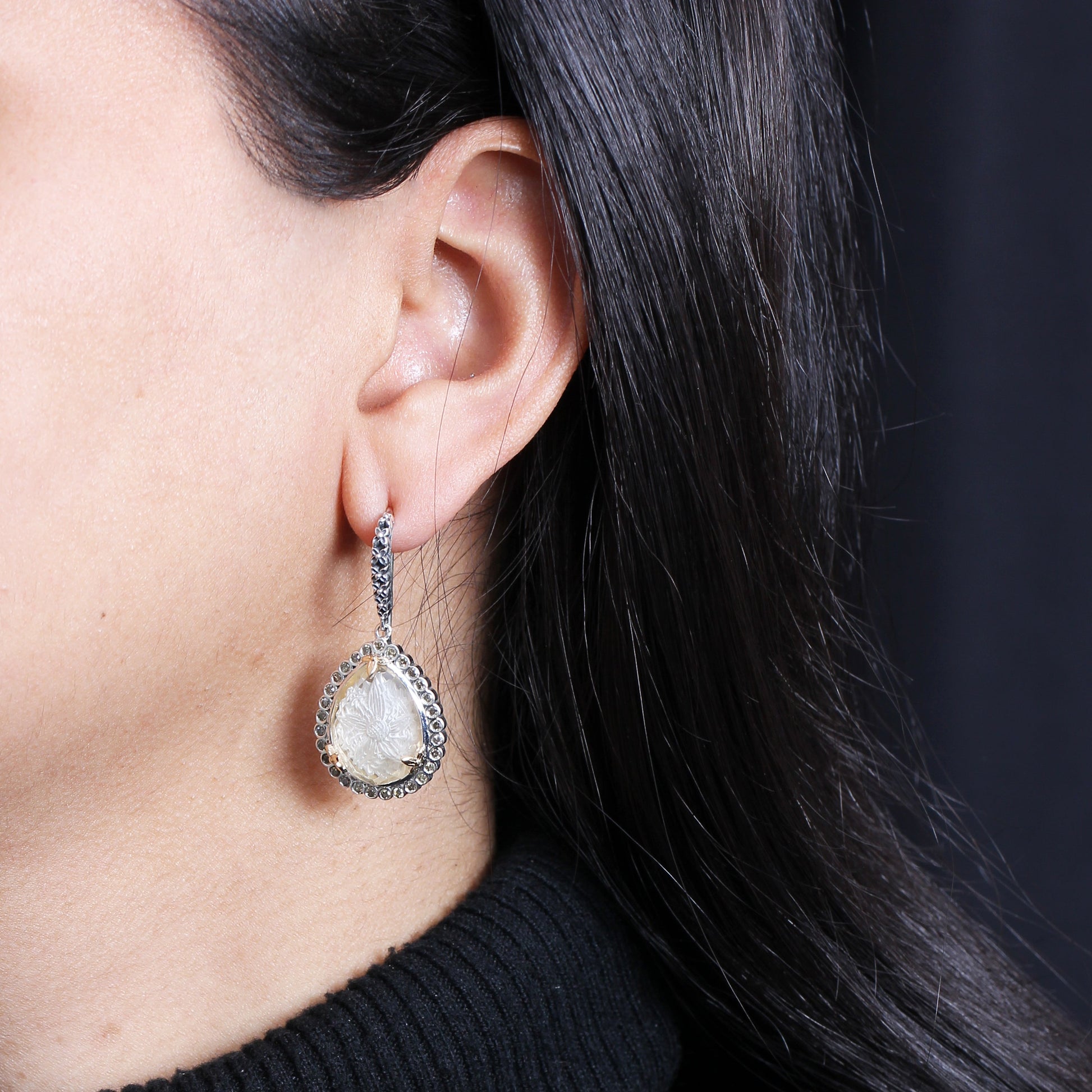 carventurous-internally-carved-natural-quartz-gold-lining-with-champagne-diamond-earring-in-sterling-silver