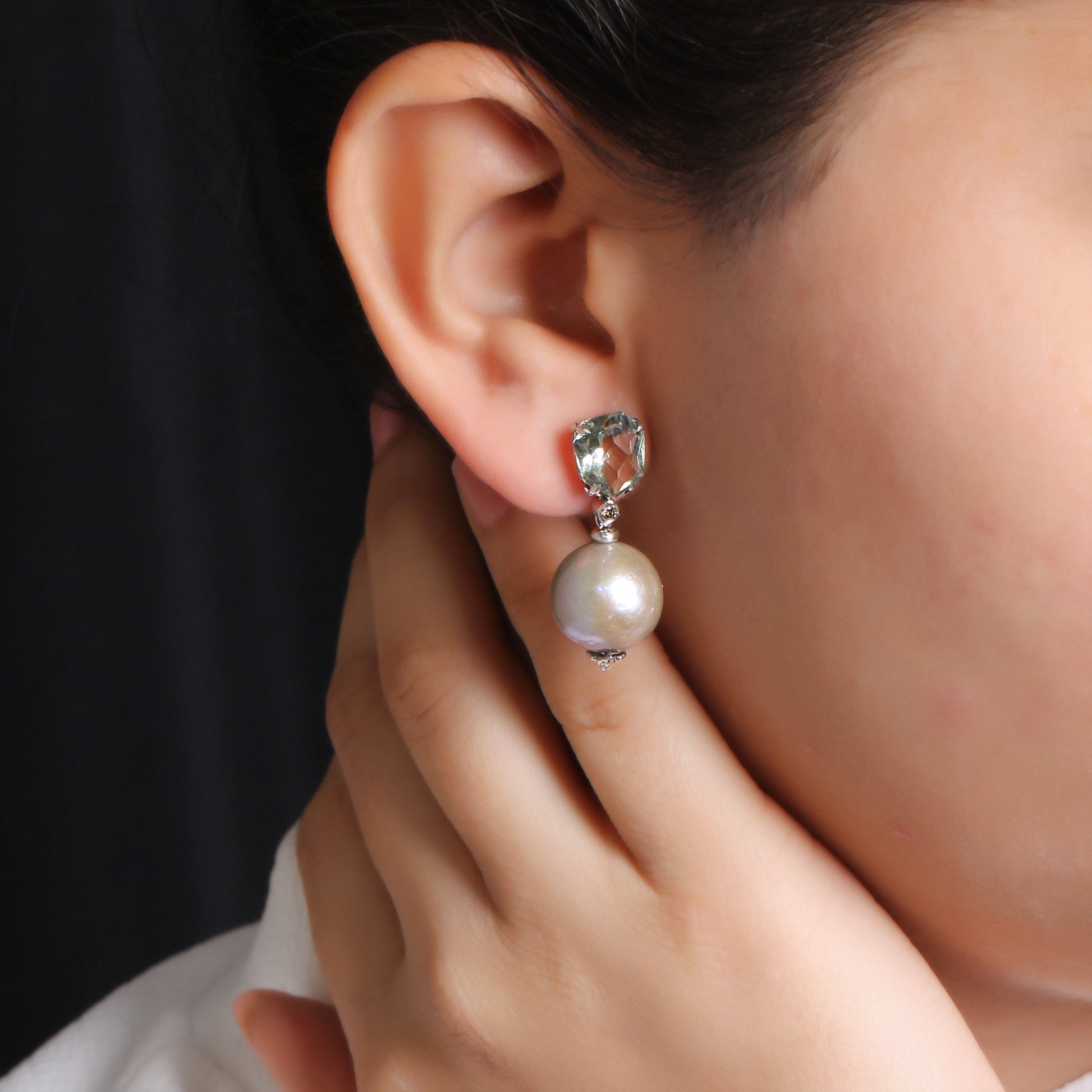 galactical-silver-baroque-pearl-green-amethyst-and-champagne-diamond-earring-in-sterling-silver