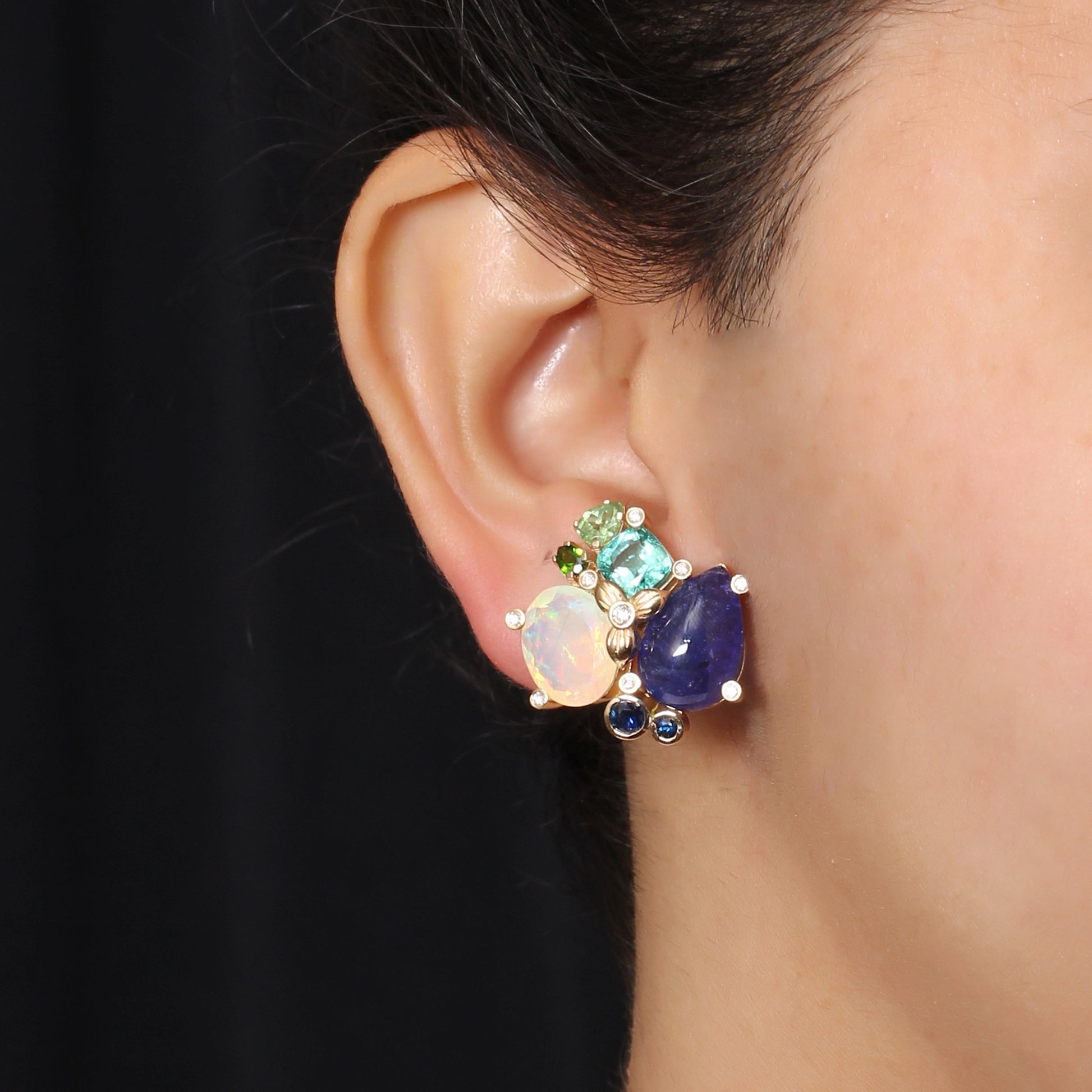 luxury-tanzanite-15-5ct-emerald-3-1ct-opal-4-4ct-blue-sapphire-tsavorite-chrome-diopside-and-diamond-0-20ct-earring-in-18k-gold