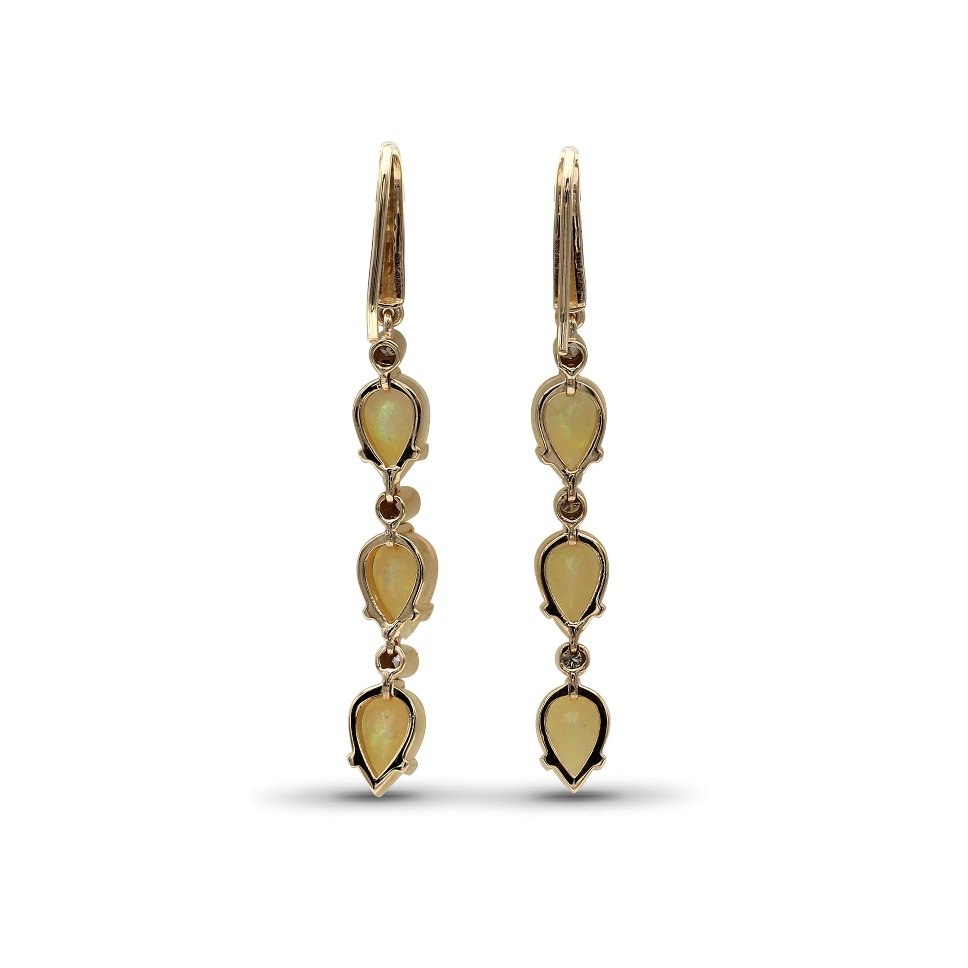 luxury-opal-4-7ct-and-diamond-0-30ct-earring-in-18k-gold