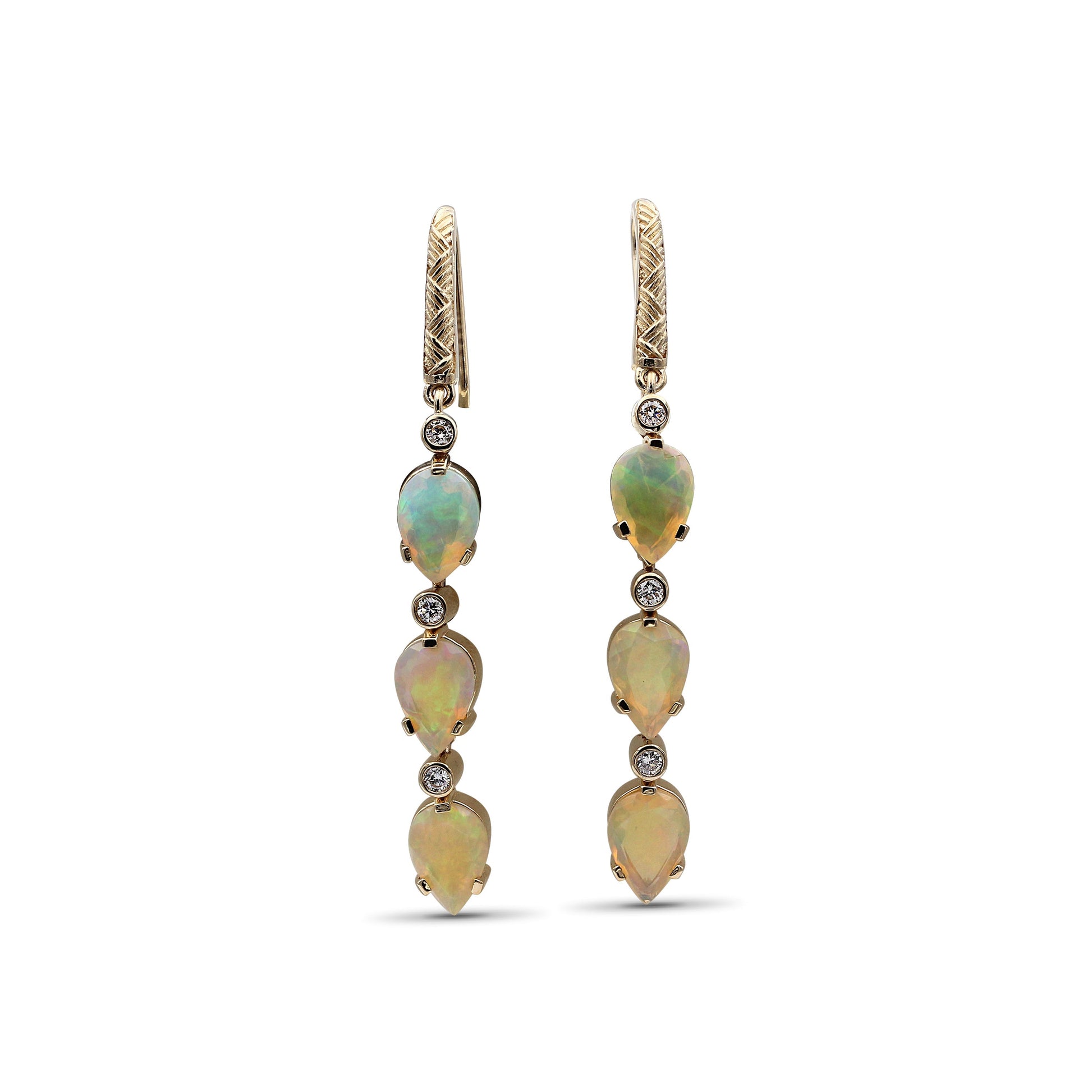 luxury-opal-4-7ct-and-diamond-0-30ct-earring-in-18k-gold