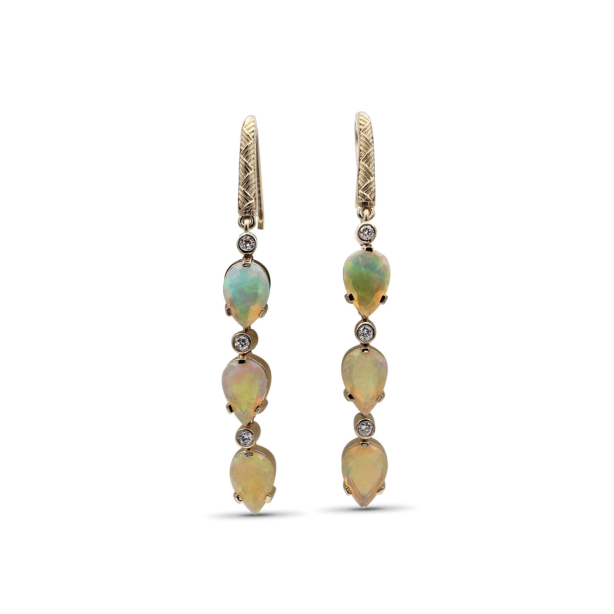 luxury-opal-4-7ct-and-diamond-0-30ct-earring-in-18k-gold