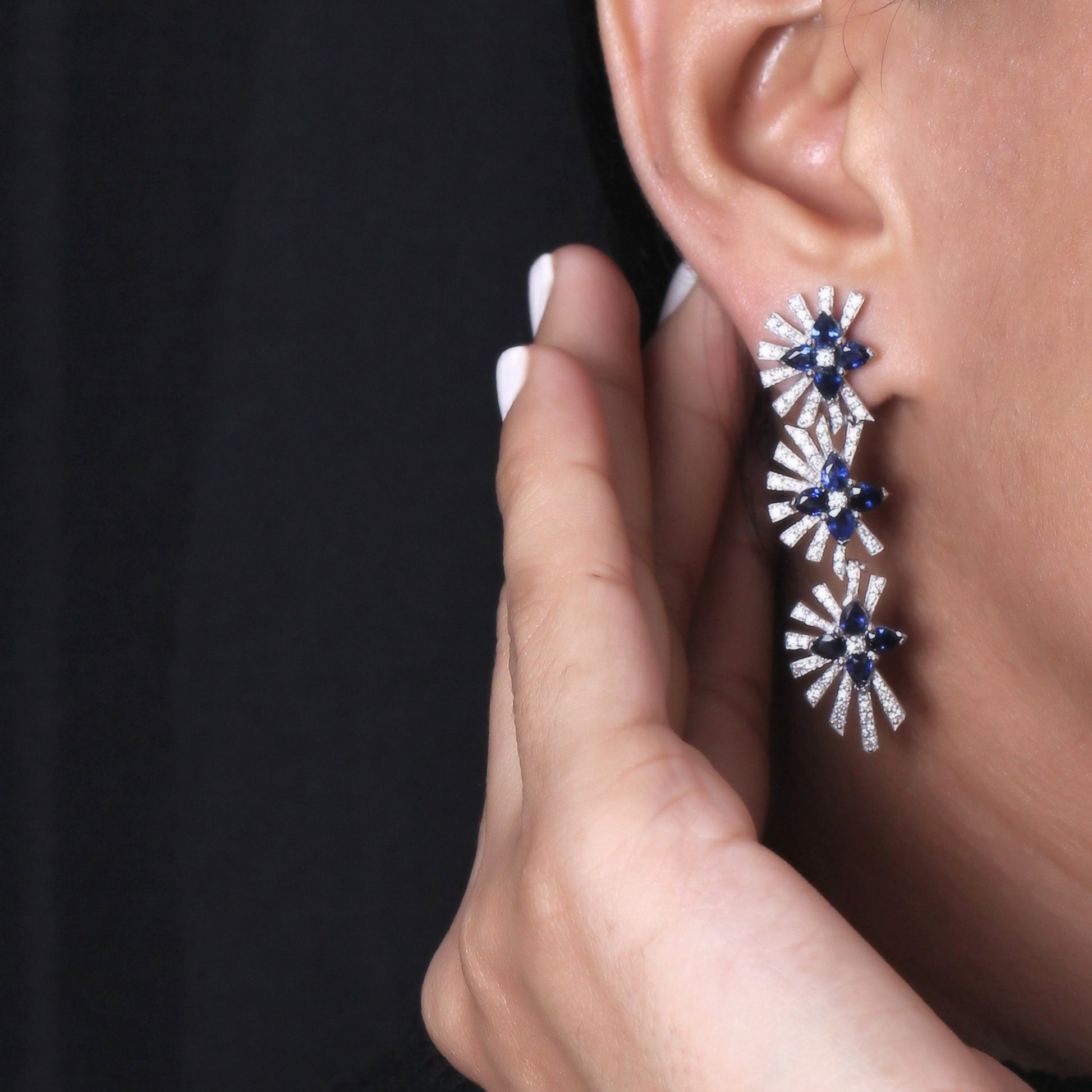 sunray-sapphire-4-50ct-and-diamond-1-27ct-earring-in-18k-white-gold