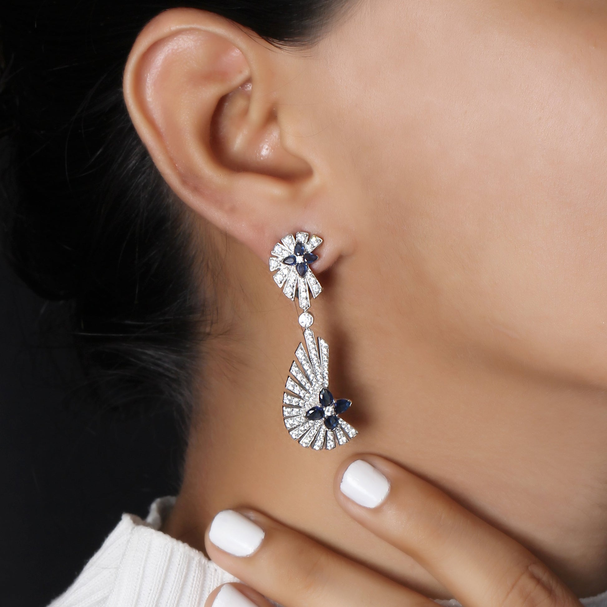 sunray-sapphire-2-35ct-and-diamond-2-05ct-earring-in-18k-gold