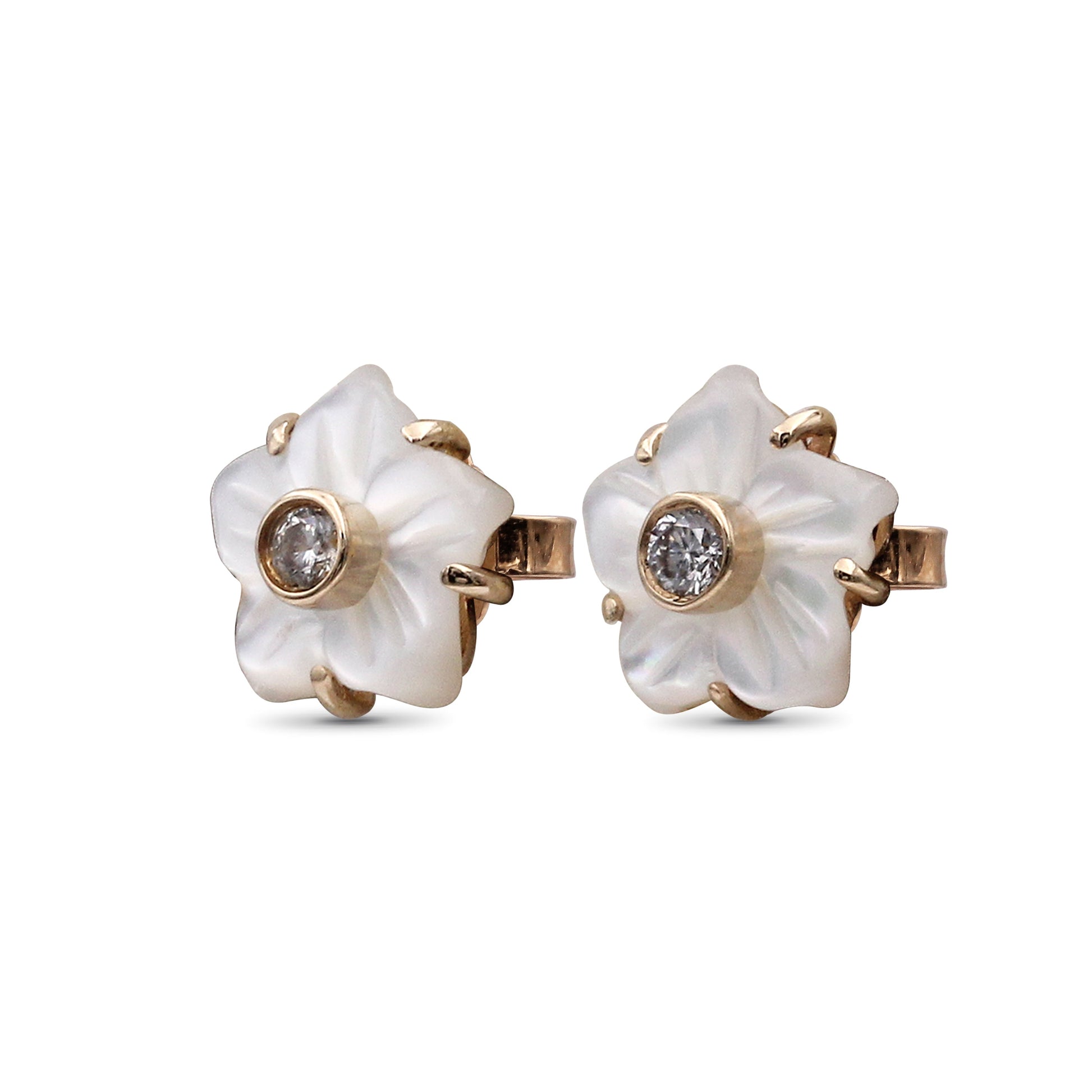 luxury-colorbloom-8-00mm-white-mother-of-pearl-flower-and-white-diamond-earring-in-18k-gold
