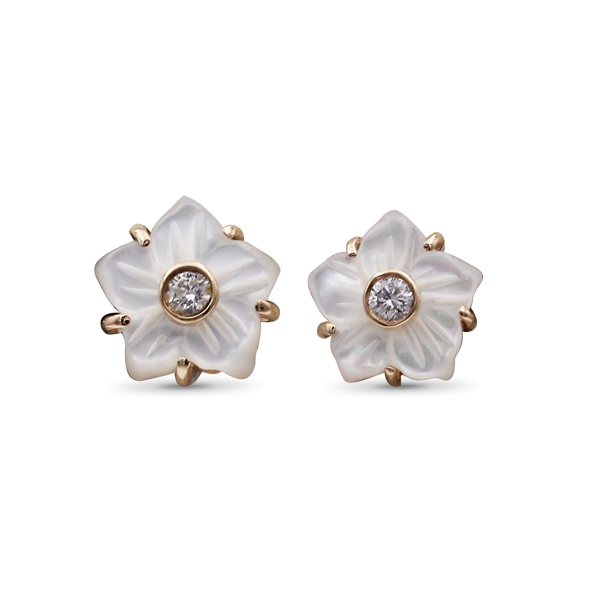 luxury-colorbloom-8-00mm-white-mother-of-pearl-flower-and-white-diamond-earring-in-18k-gold