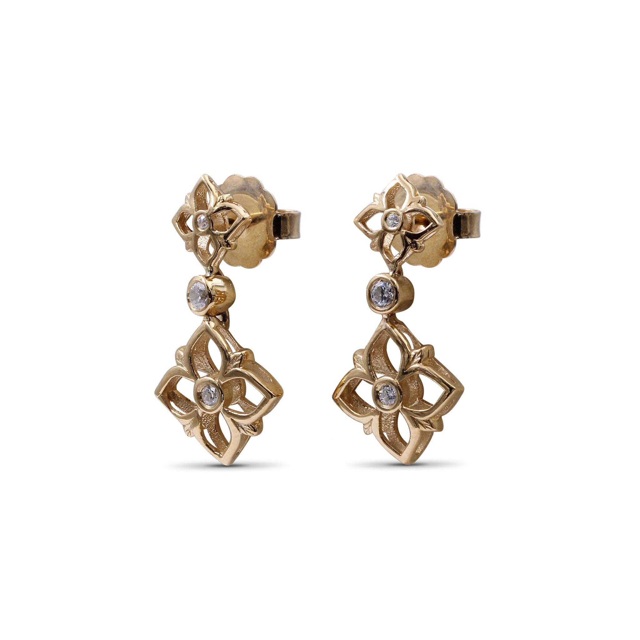 signature-white-diamond-0-10ct-7mm-11mm-earring-in-18k-gold