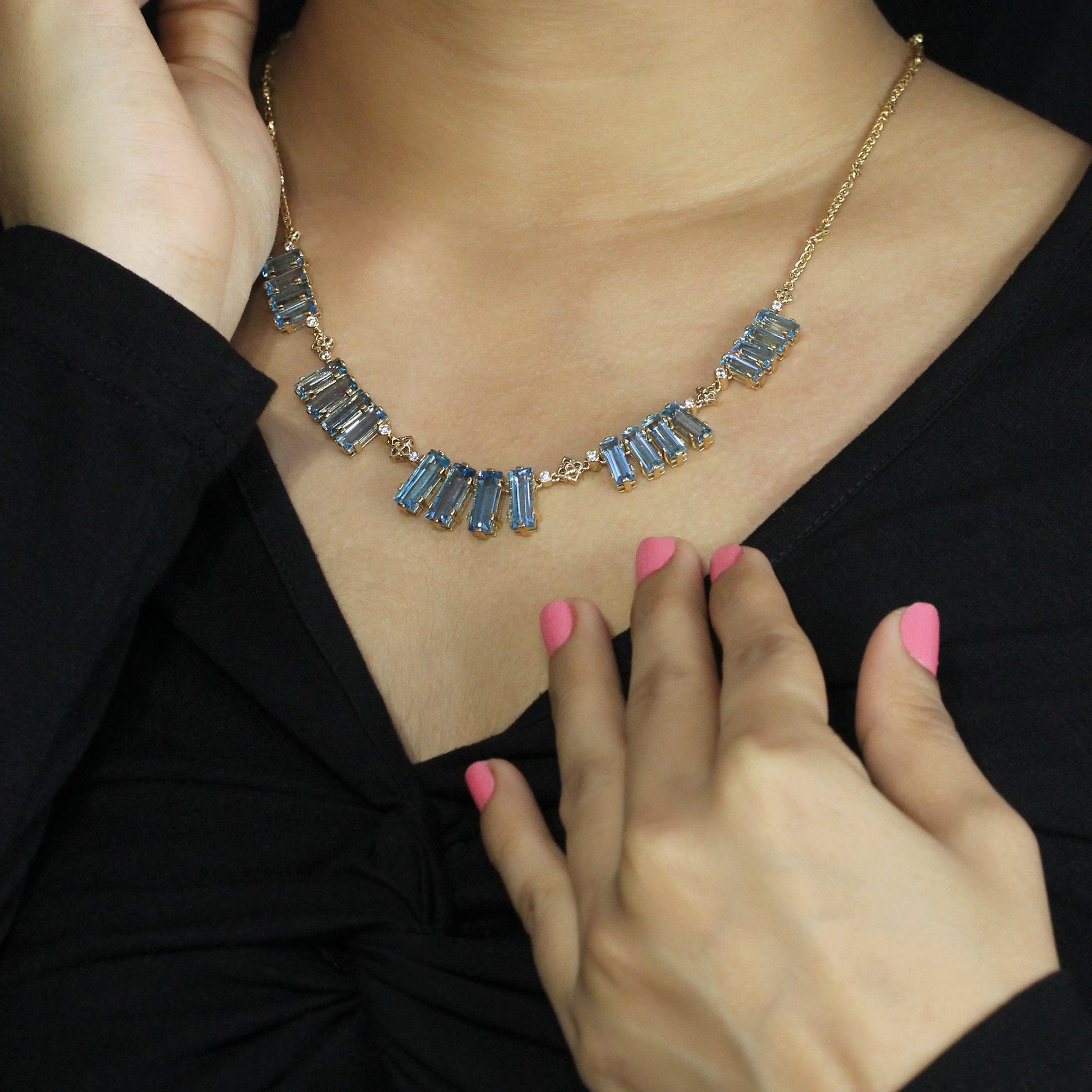 luxury-aurora-swiss-blue-topaz-and-diamond-0-20ct-necklace-in-18k-gold