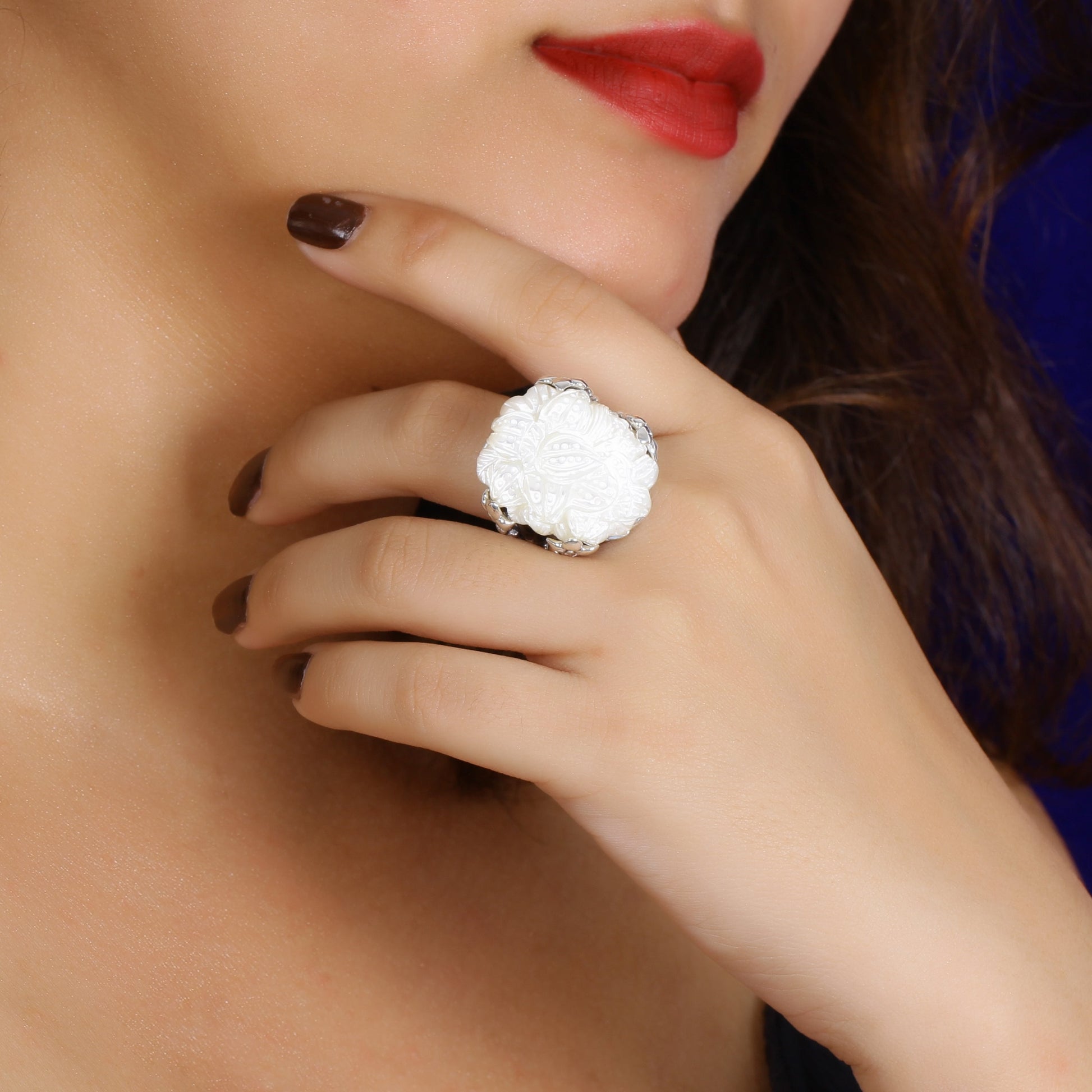 carventurous-hand-carved-mother-of-pearl-in-sculpted-sterling-silver-double-shank-ring