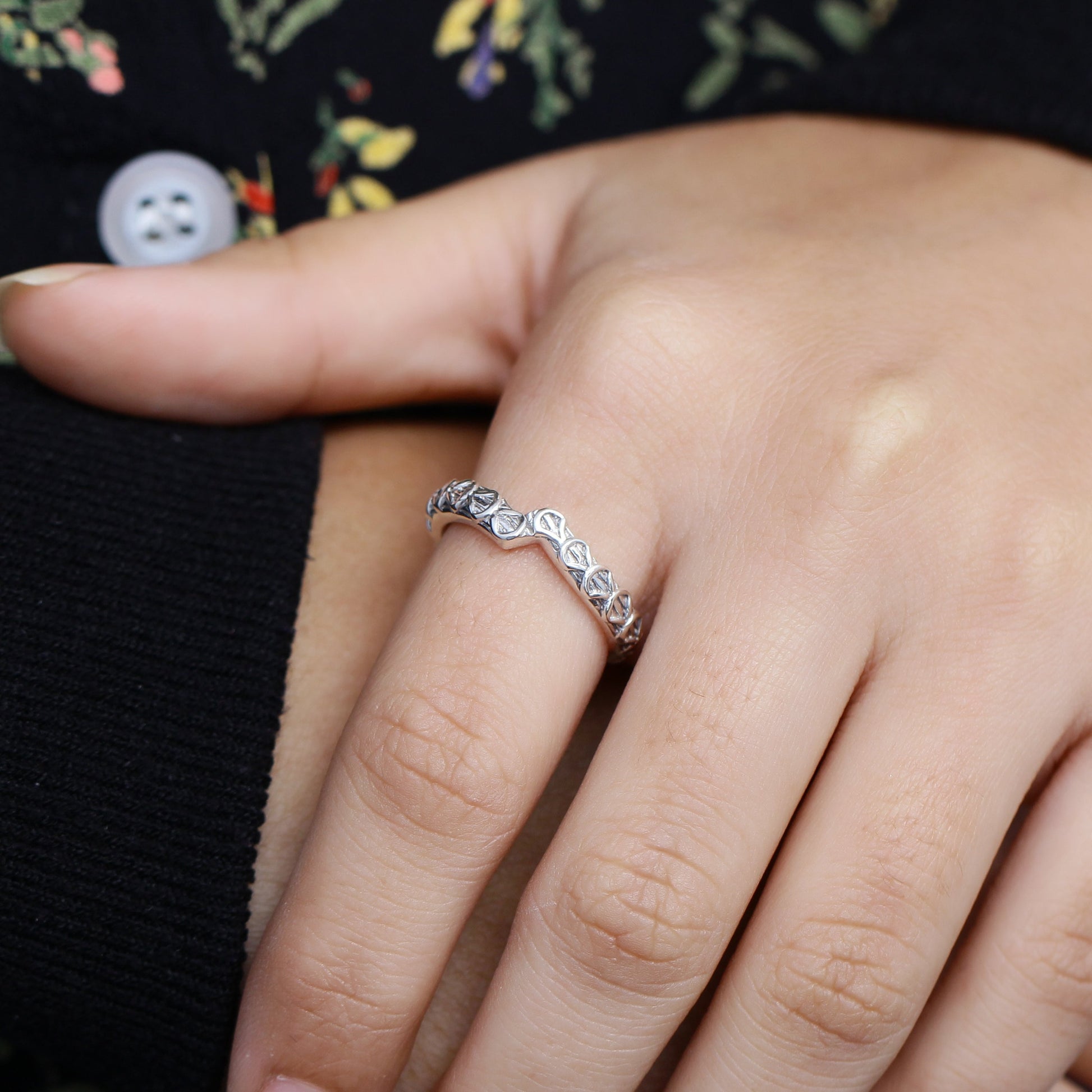 kyoto-engraved-band-in-sterling-silver