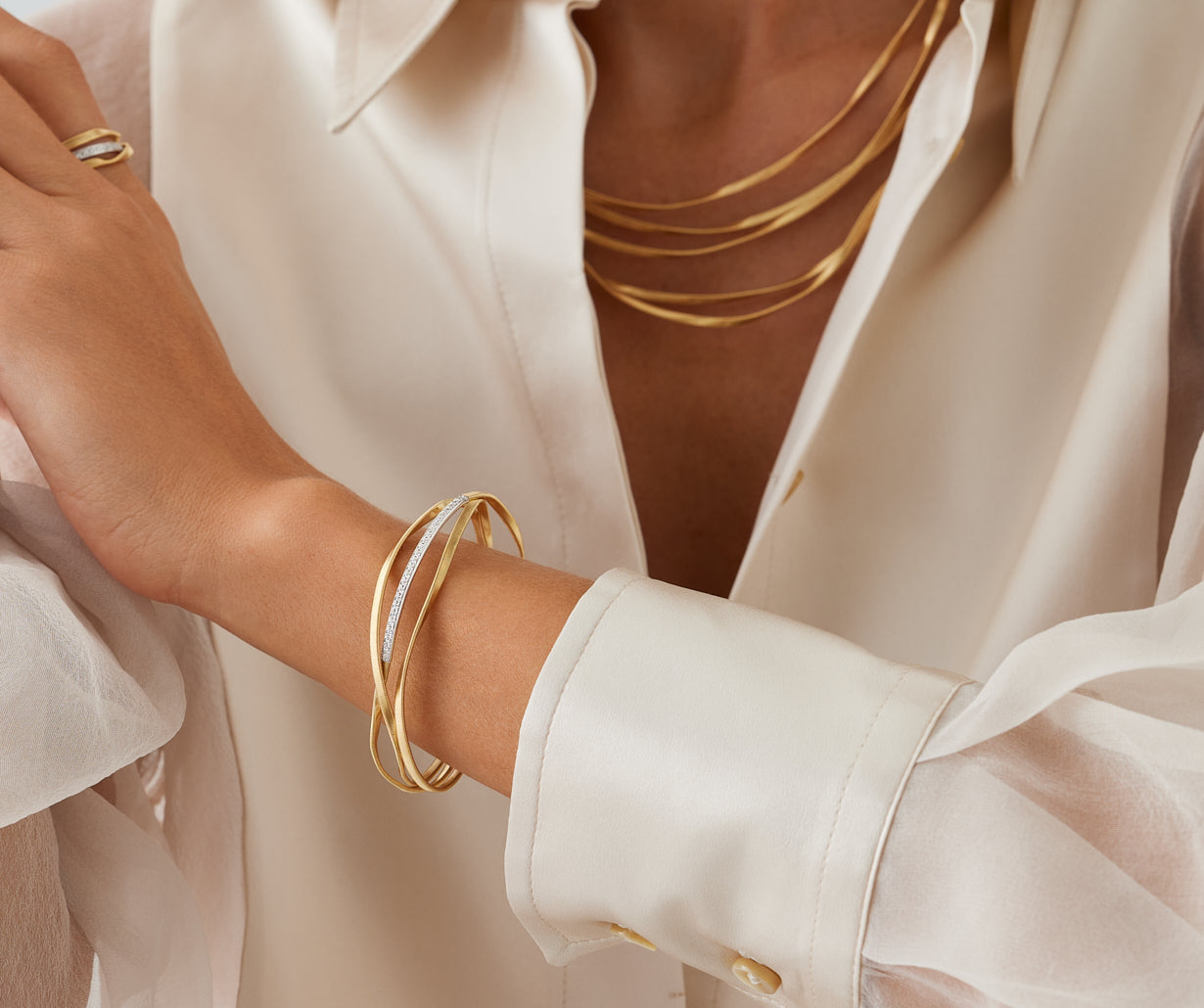 18kt yellow gold three-strand bangle with diamond bar