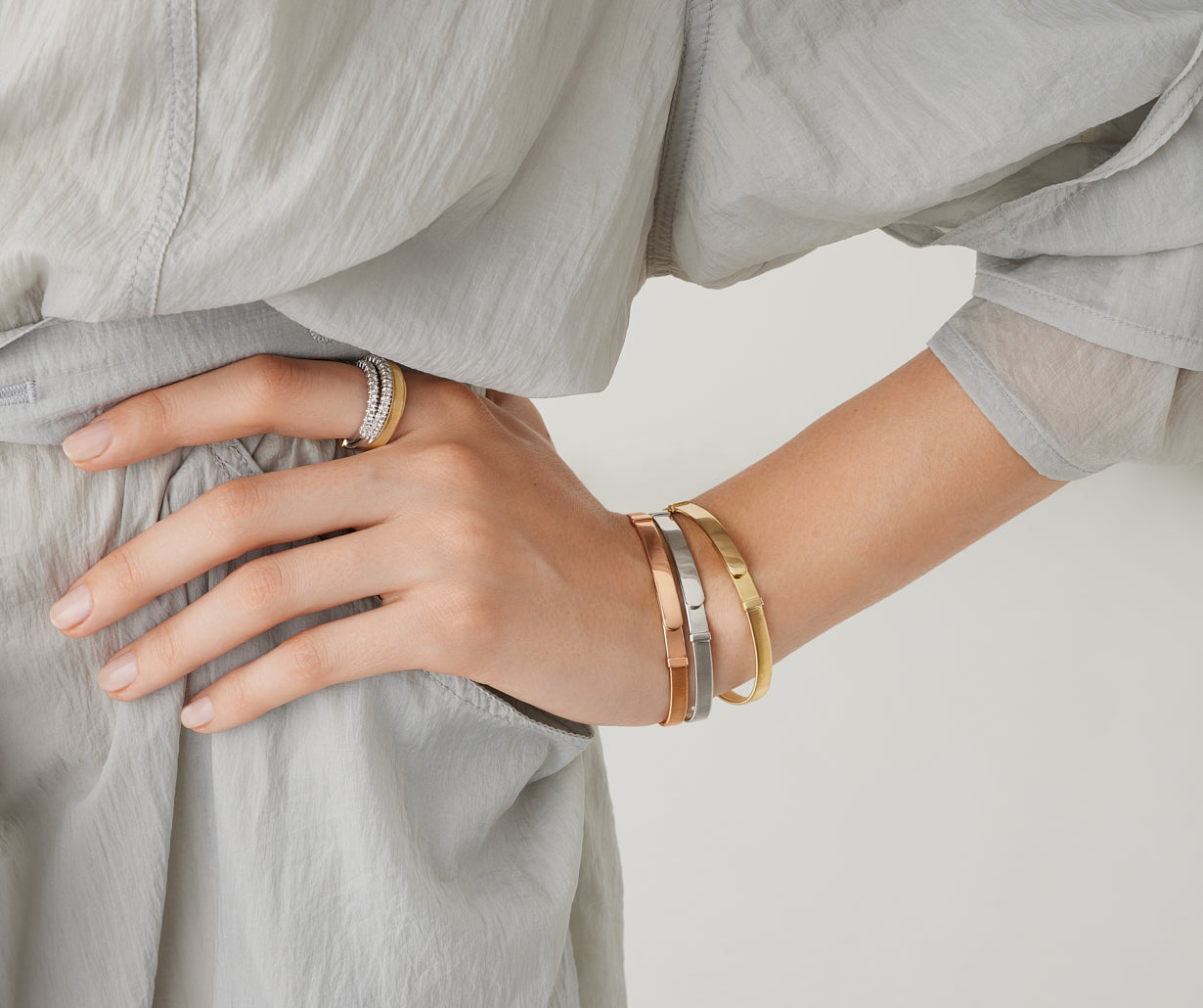 18K Yellow Gold Coil Thin Bangle Bracelet