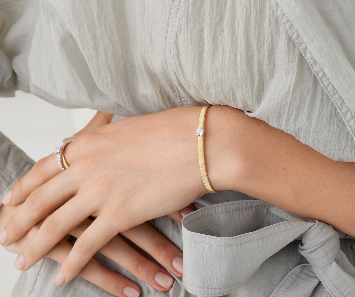 18K Yellow Gold Coil Bangle Bracelet With Cushion-Cut Diamond
