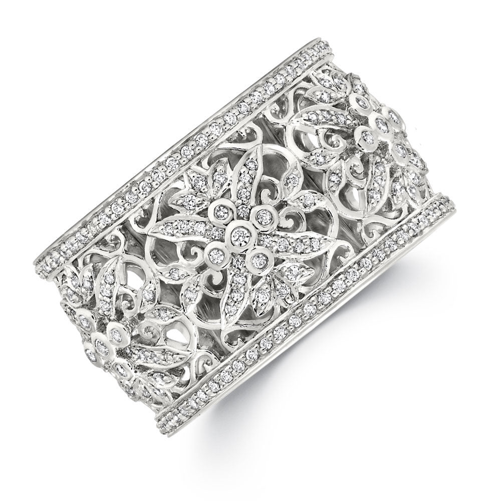 Peter Storm Sitting Between Two Rows Of Sparkling Diamonds Wbm646_4Diaw  WBM646_4DiaW