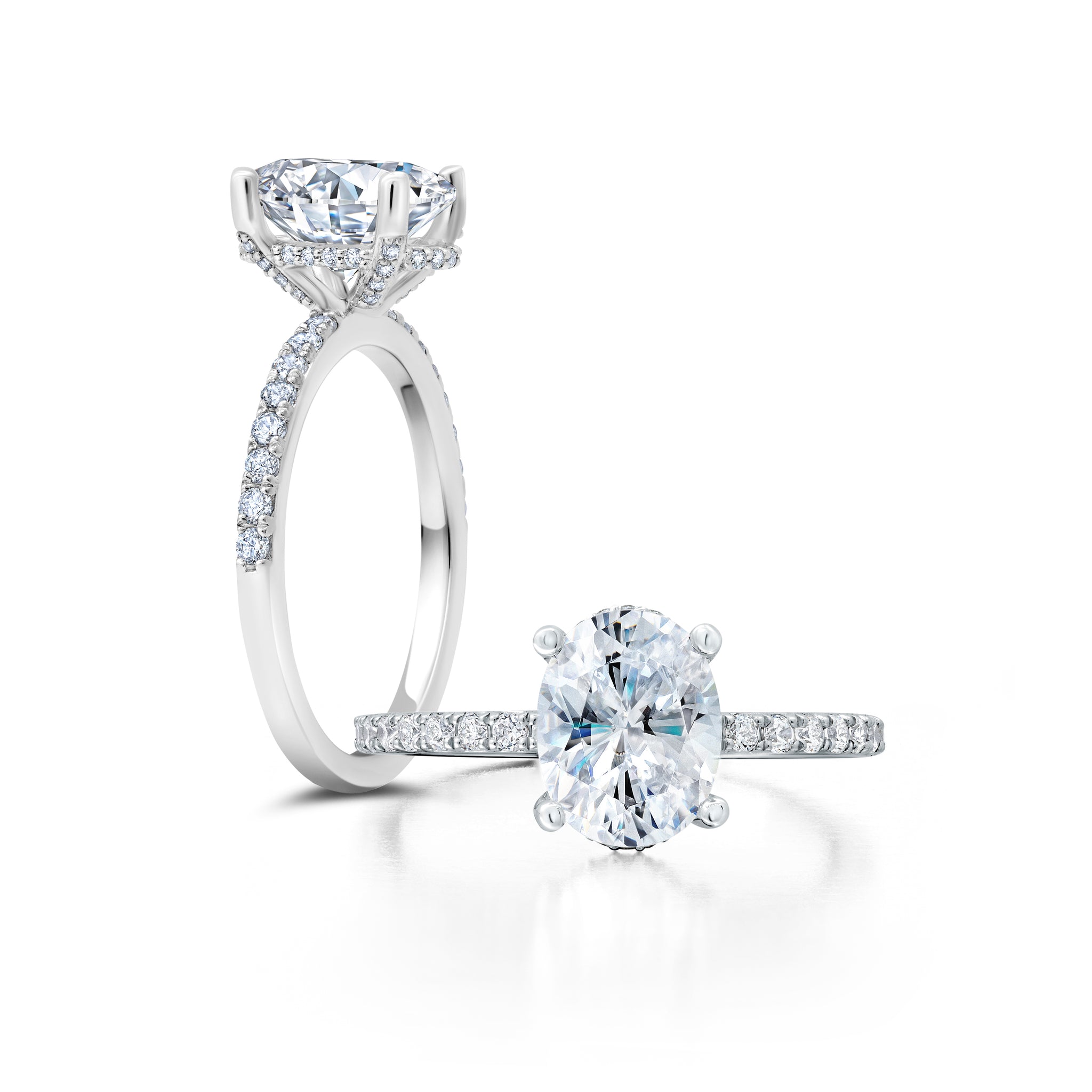 This sophisticated ring showcases a dazzling round center with a classic halo setting – WSM494_4DiaW