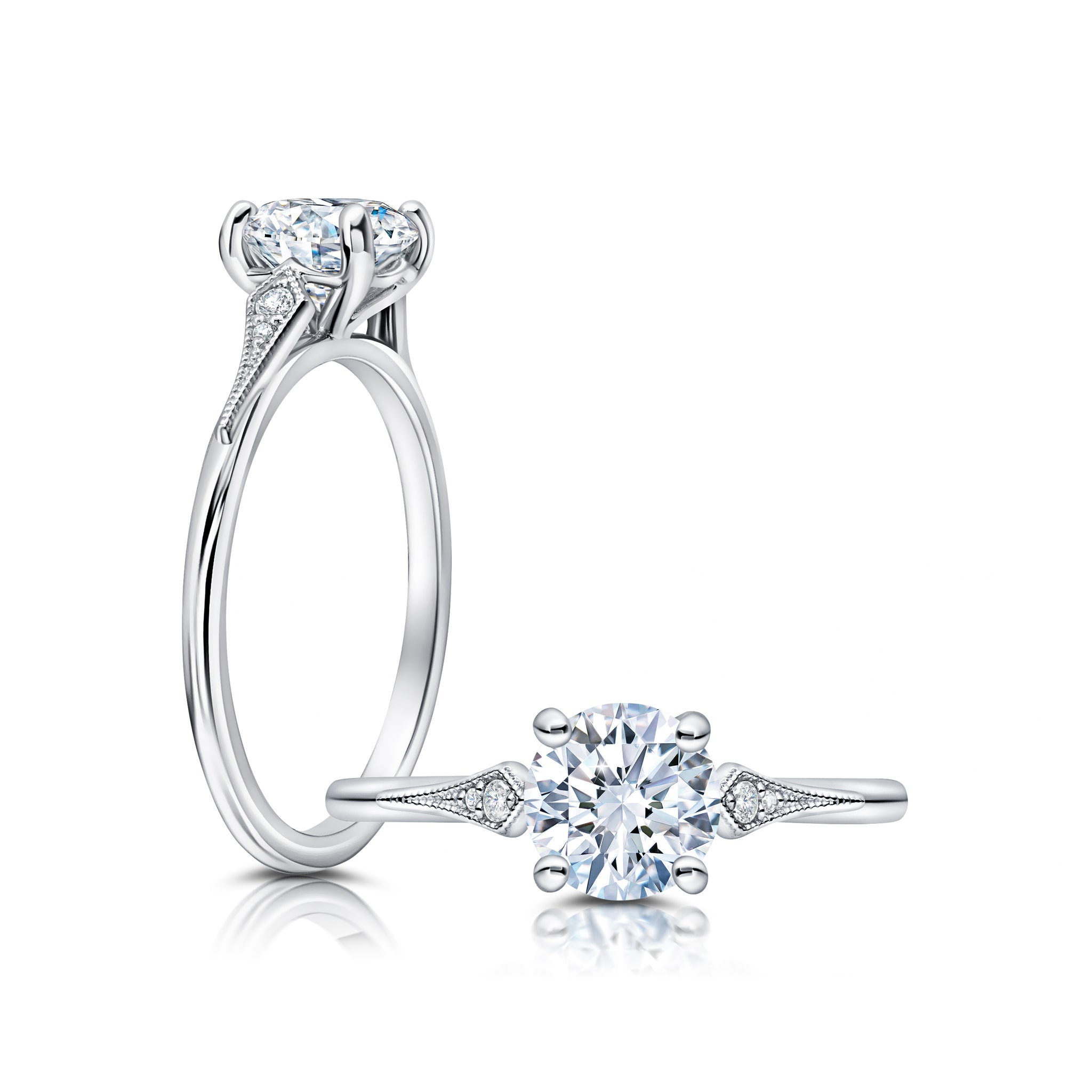 This romantic ring features a flower-shaped halo with a sparkling round center WSM589_4DiaW